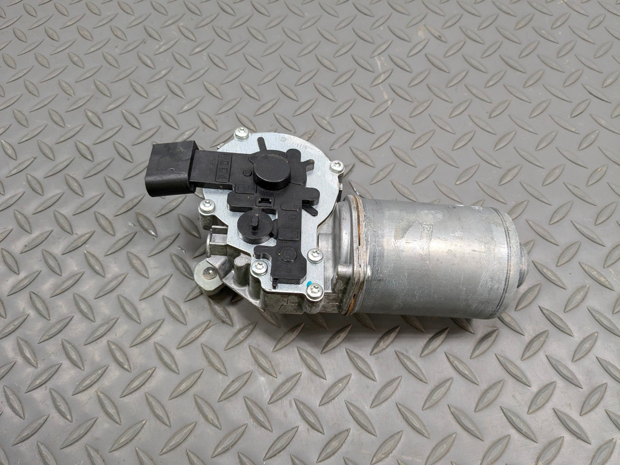 2013 - 2015 BMW X1 OEM WIPER MOTOR FRONT WINDSHIELD WASHER WITHOUT LINKAGE