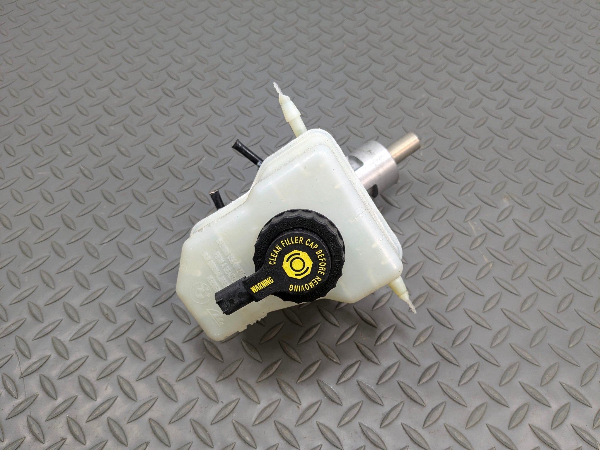 2013 - 2015 BMW X1 OEM POWER BRAKE MASTER CYLINDER WITH RESERVOIR