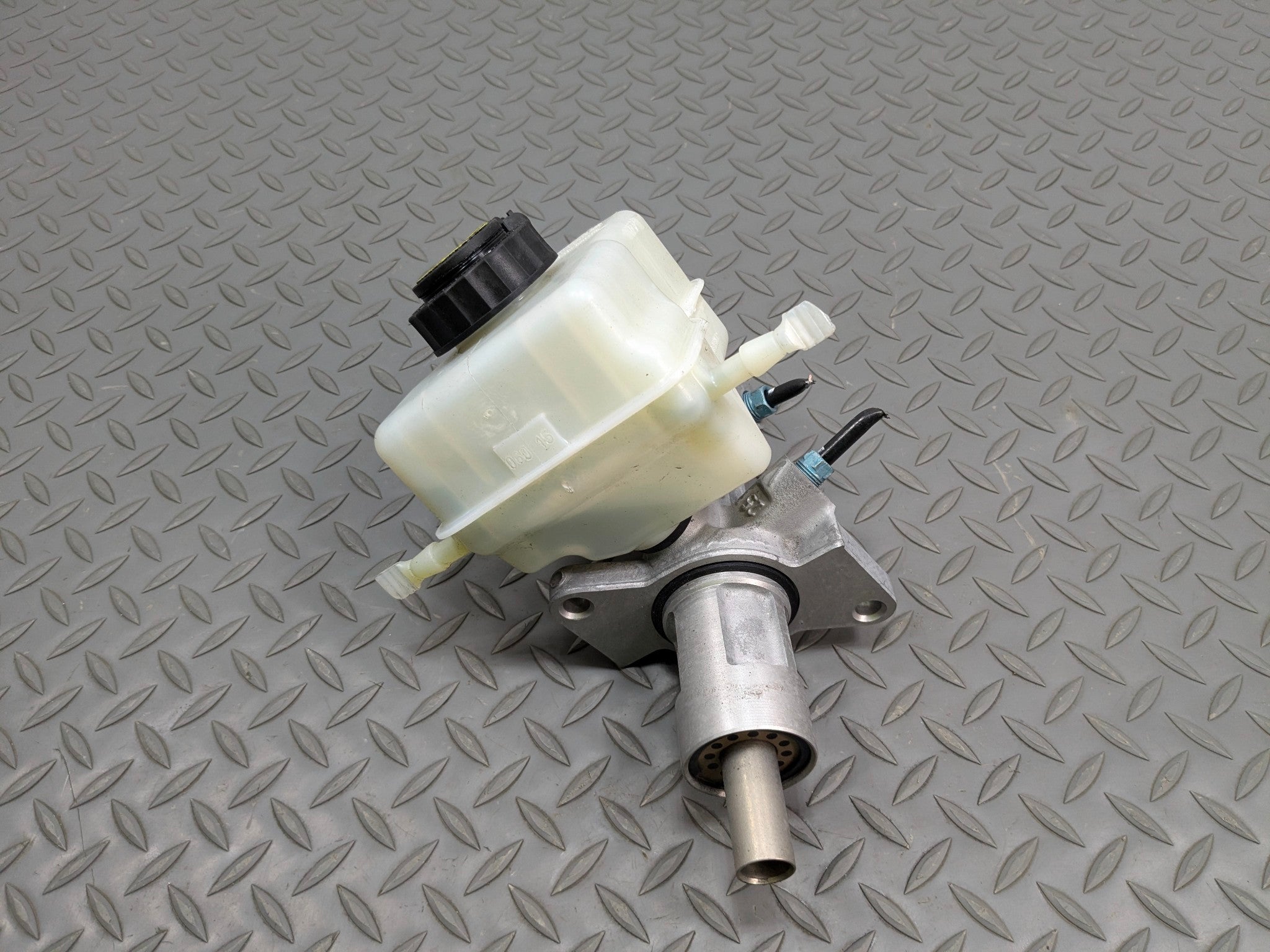 2013 - 2015 BMW X1 OEM POWER BRAKE MASTER CYLINDER WITH RESERVOIR