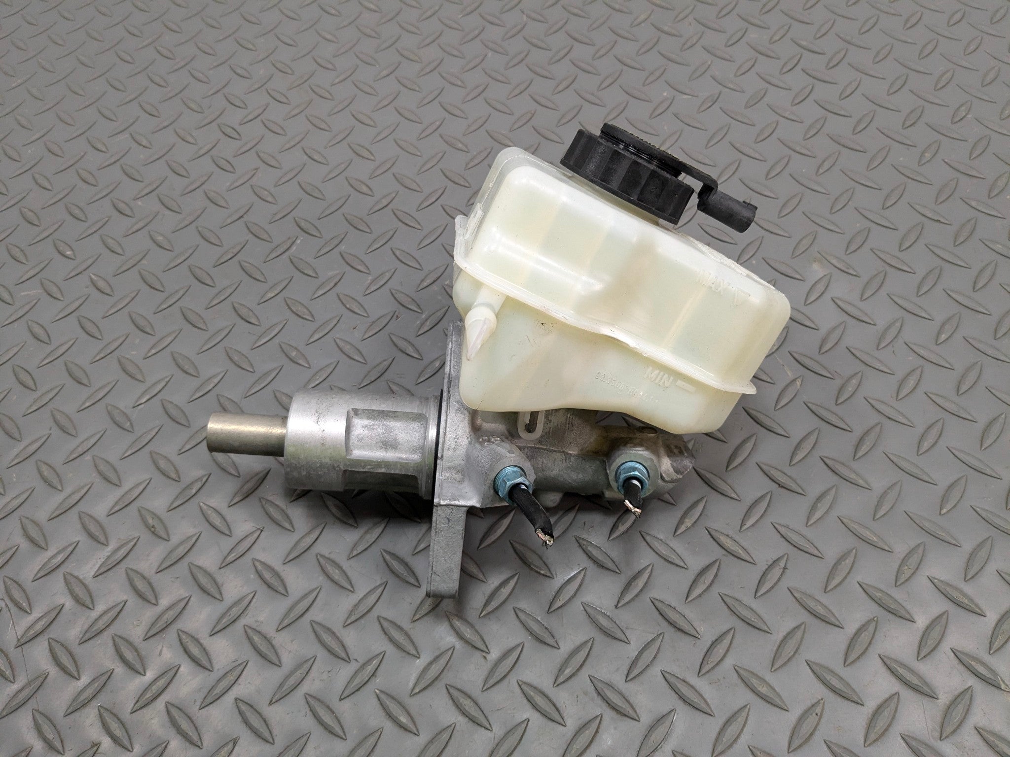 2013 - 2015 BMW X1 OEM POWER BRAKE MASTER CYLINDER WITH RESERVOIR