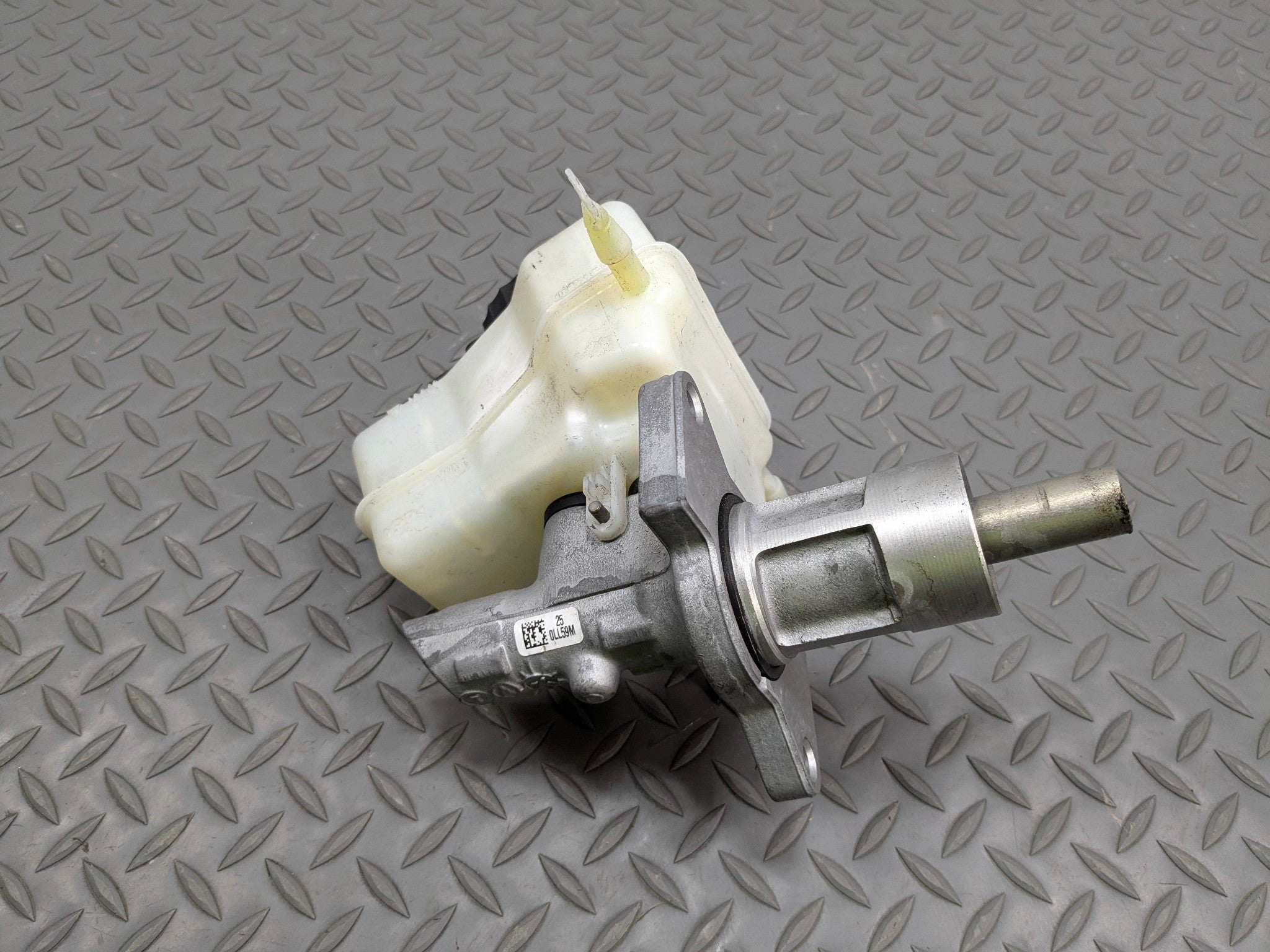 2013 - 2015 BMW X1 OEM POWER BRAKE MASTER CYLINDER WITH RESERVOIR