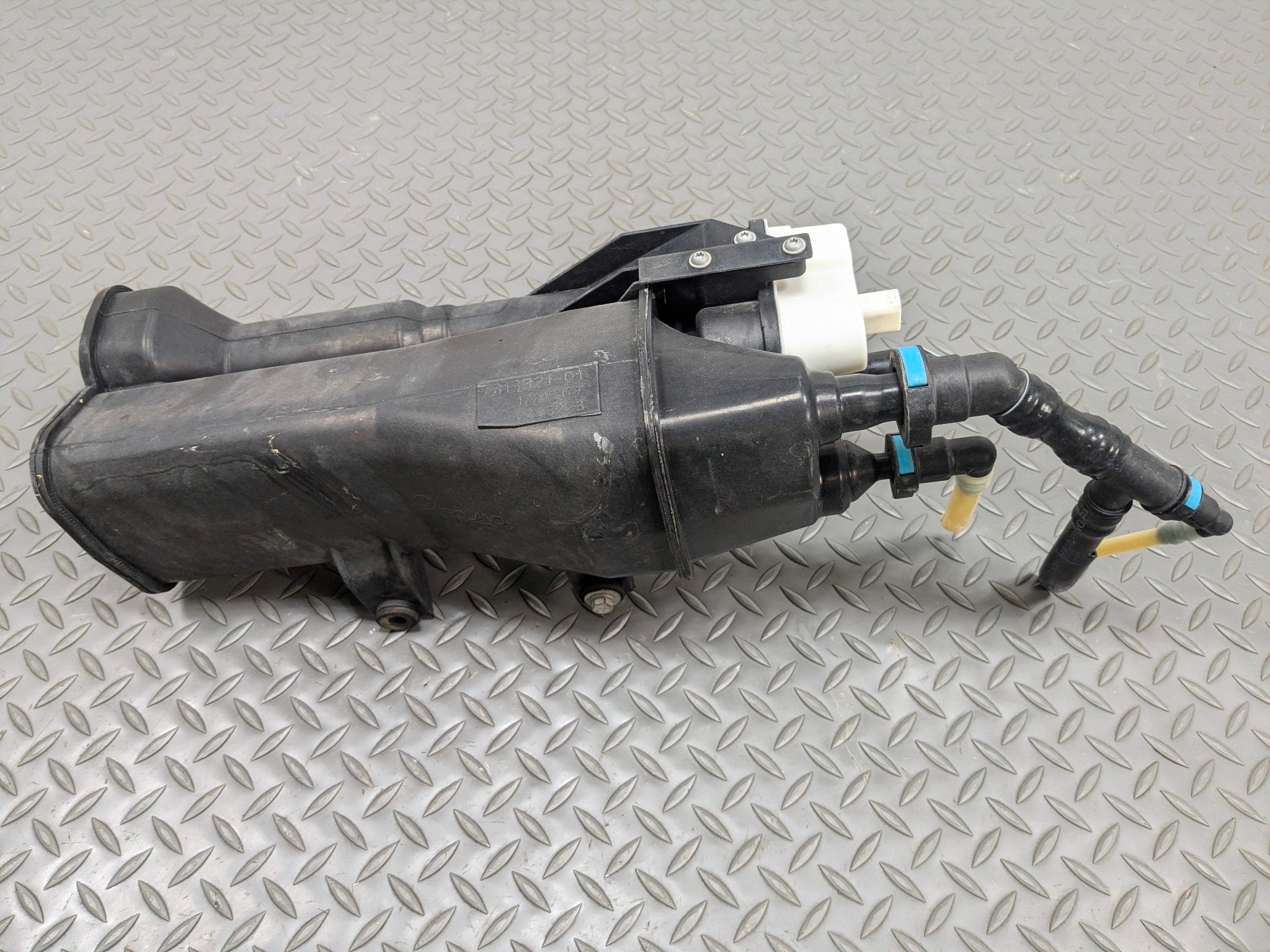 2013 - 2015 BMW X1 OEM FUEL VAPOR GAS CHARCOAL EVAPORATOR CANISTER