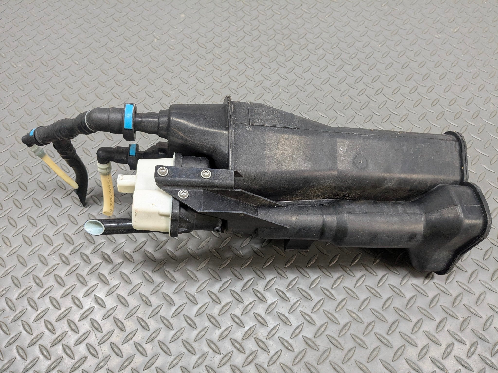2013 - 2015 BMW X1 OEM FUEL VAPOR GAS CHARCOAL EVAPORATOR CANISTER