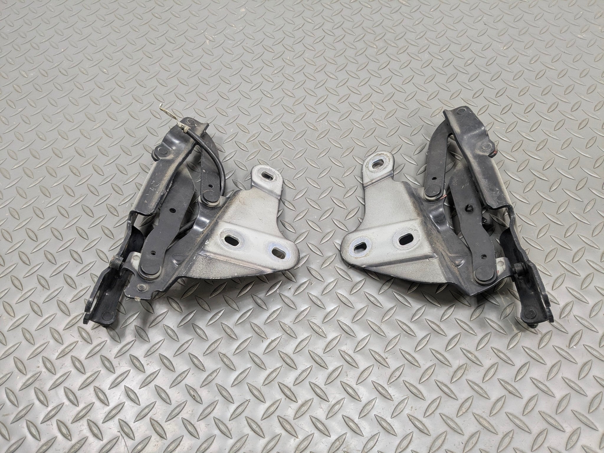 2013 - 2015 BMW X1 OEM HOOD HINGE SUPPORT BRACKET FRONT LEFT AND RIGHT SIDE
