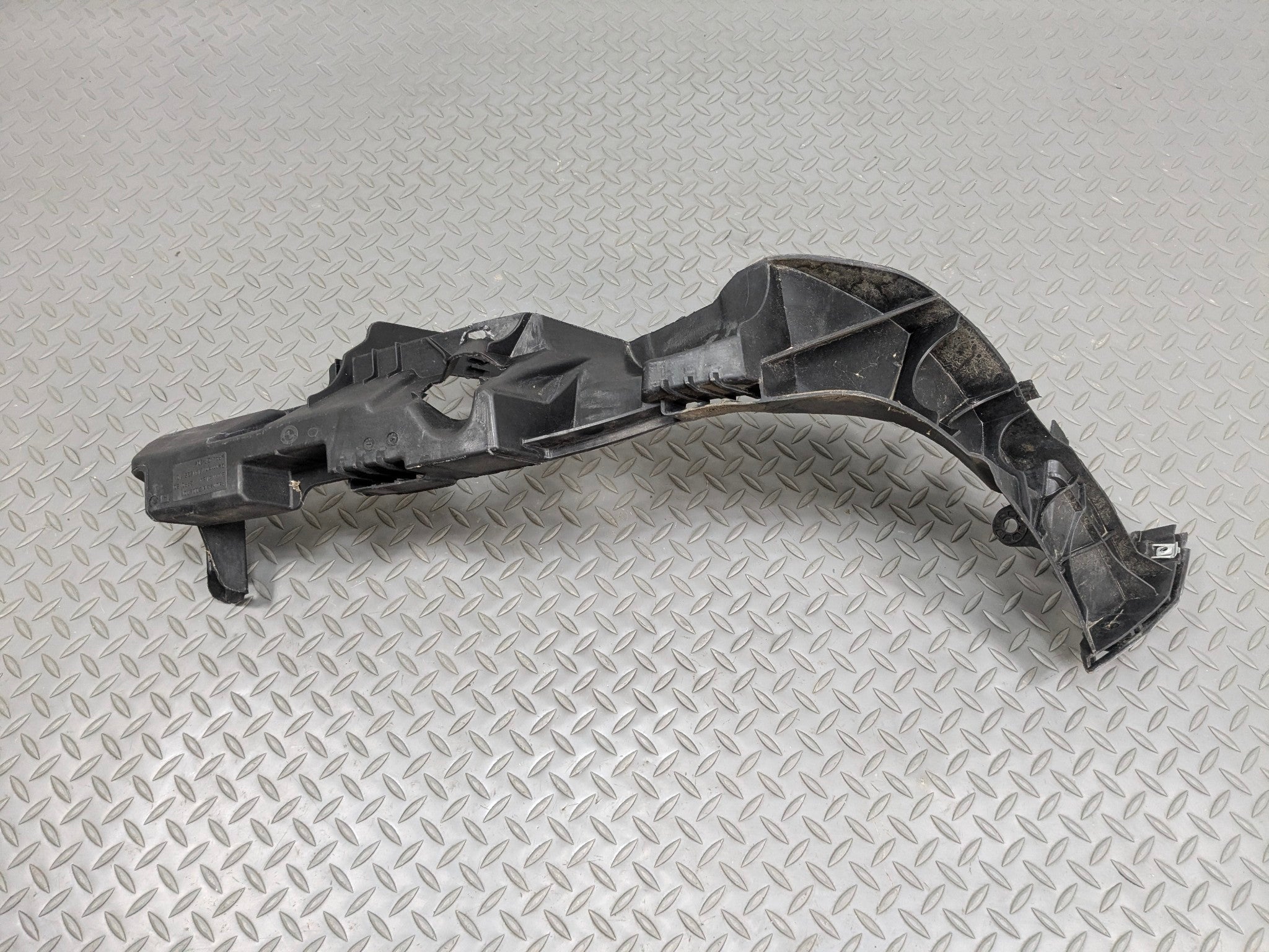 2013 - 2015 BMW X1 OEM HEADLIGHT MOUNTING BRACKET RIGHT PASSENGER SIDE