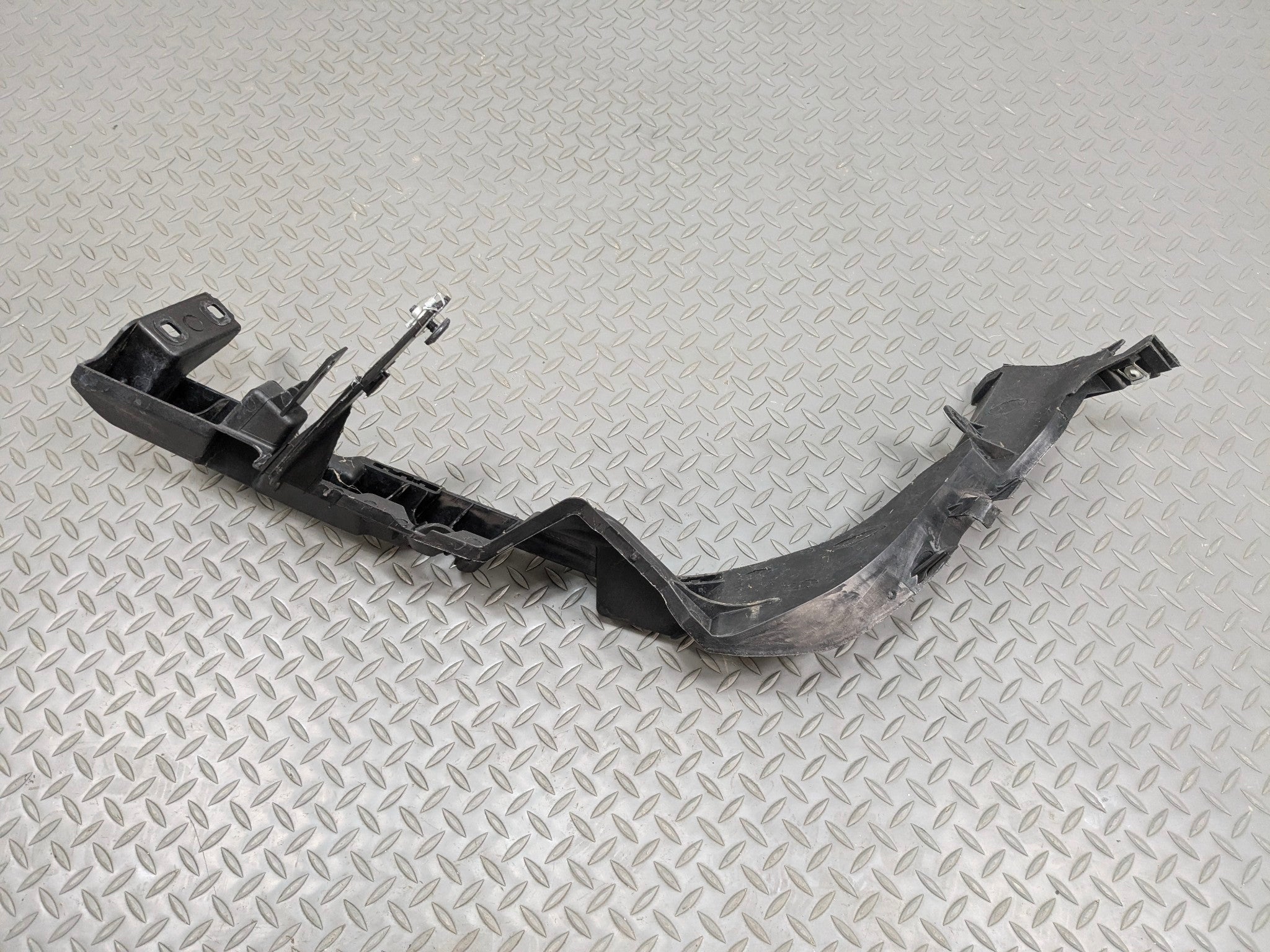 2013 - 2015 BMW X1 OEM HEADLIGHT MOUNTING BRACKET RIGHT PASSENGER SIDE