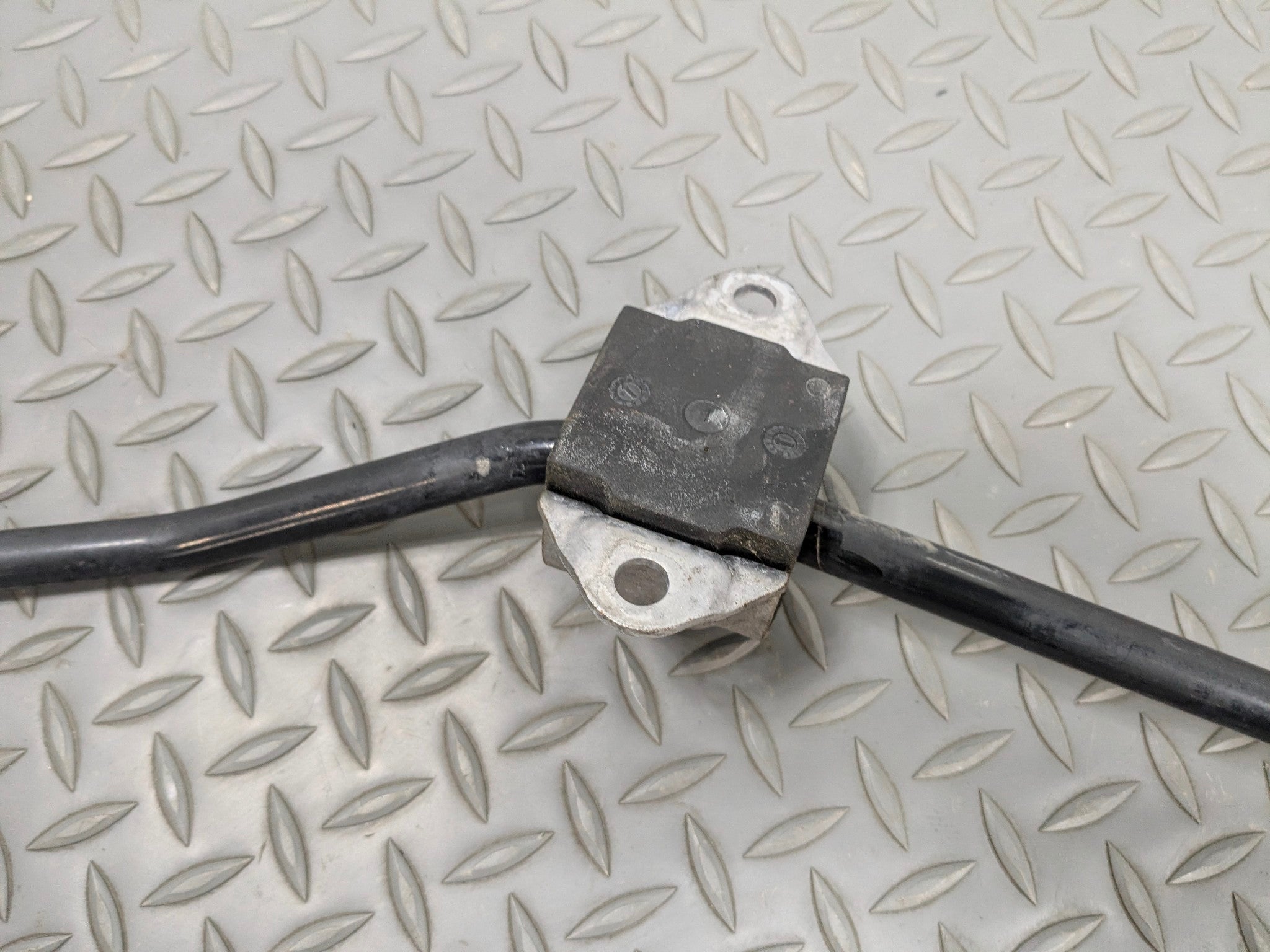 2013 - 2015 BMW X1 OEM SUSPENSION ANTI ROLL STABILIZER SWAY BAR REAR SIDE