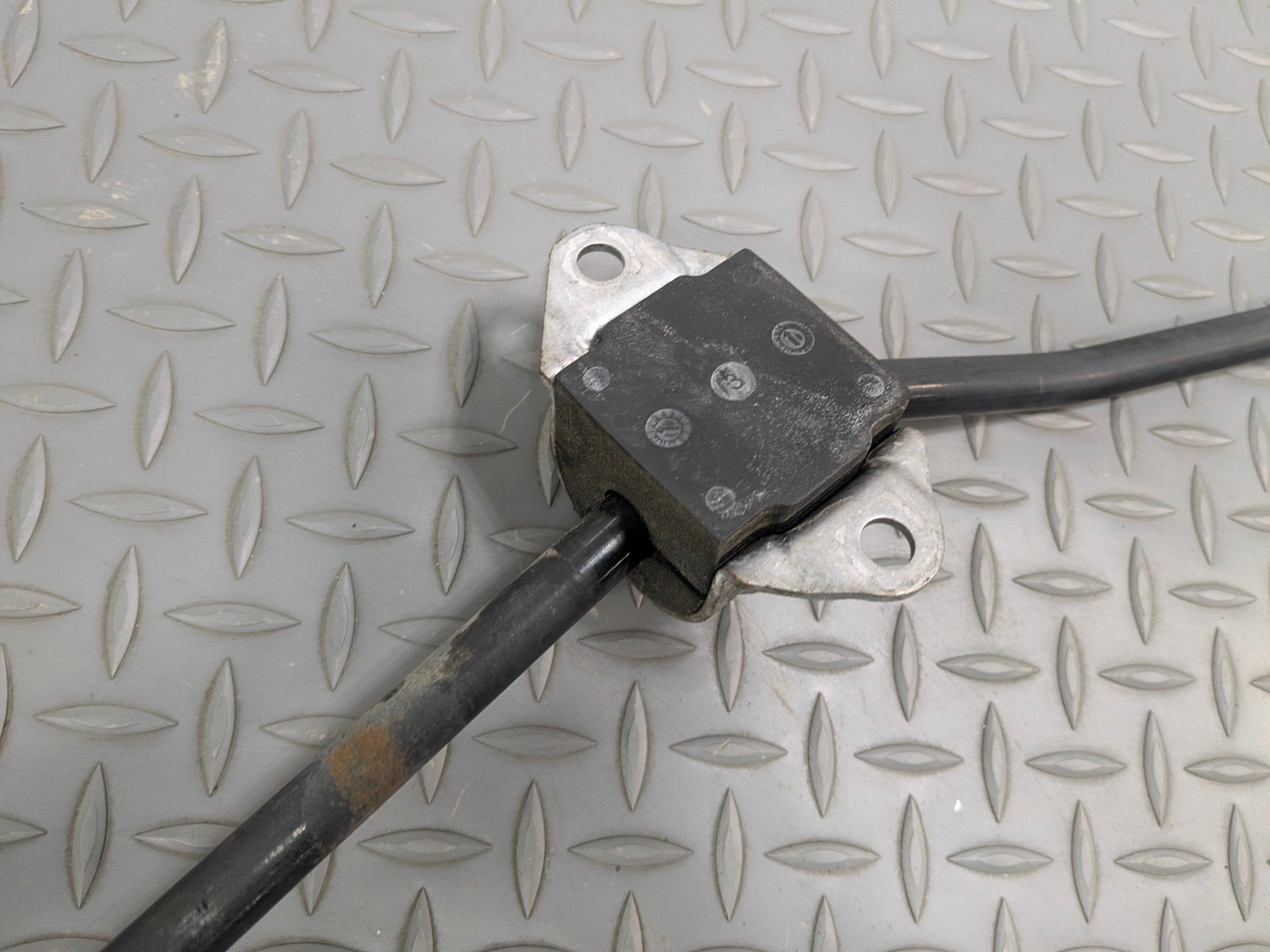 2013 - 2015 BMW X1 OEM SUSPENSION ANTI ROLL STABILIZER SWAY BAR REAR SIDE