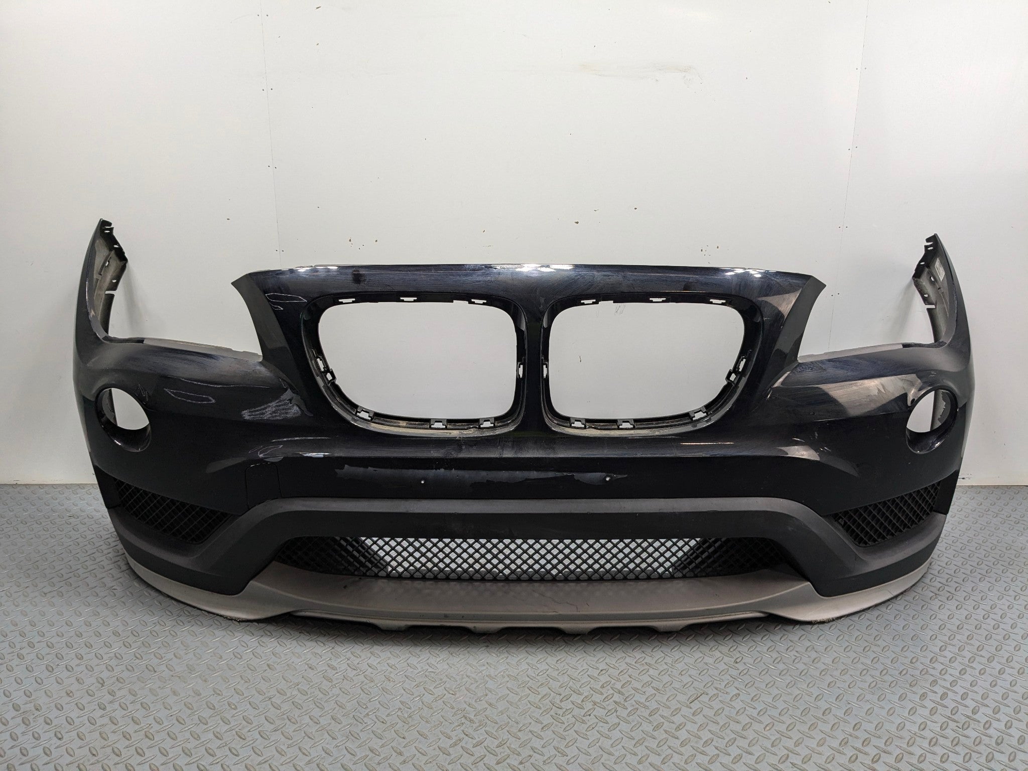 2013 - 2015 BMW X1 OEM FRONT BUMPER COVER PANEL ASSEMBLY BLACK