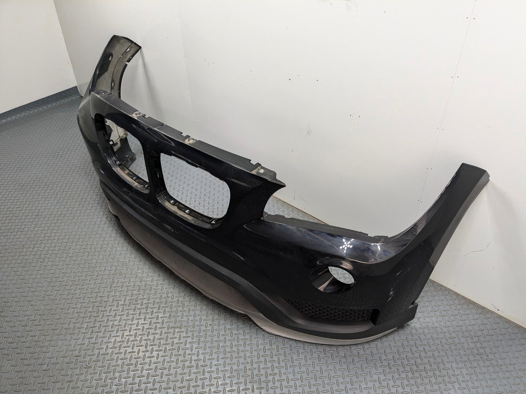 2013 - 2015 BMW X1 OEM FRONT BUMPER COVER PANEL ASSEMBLY BLACK