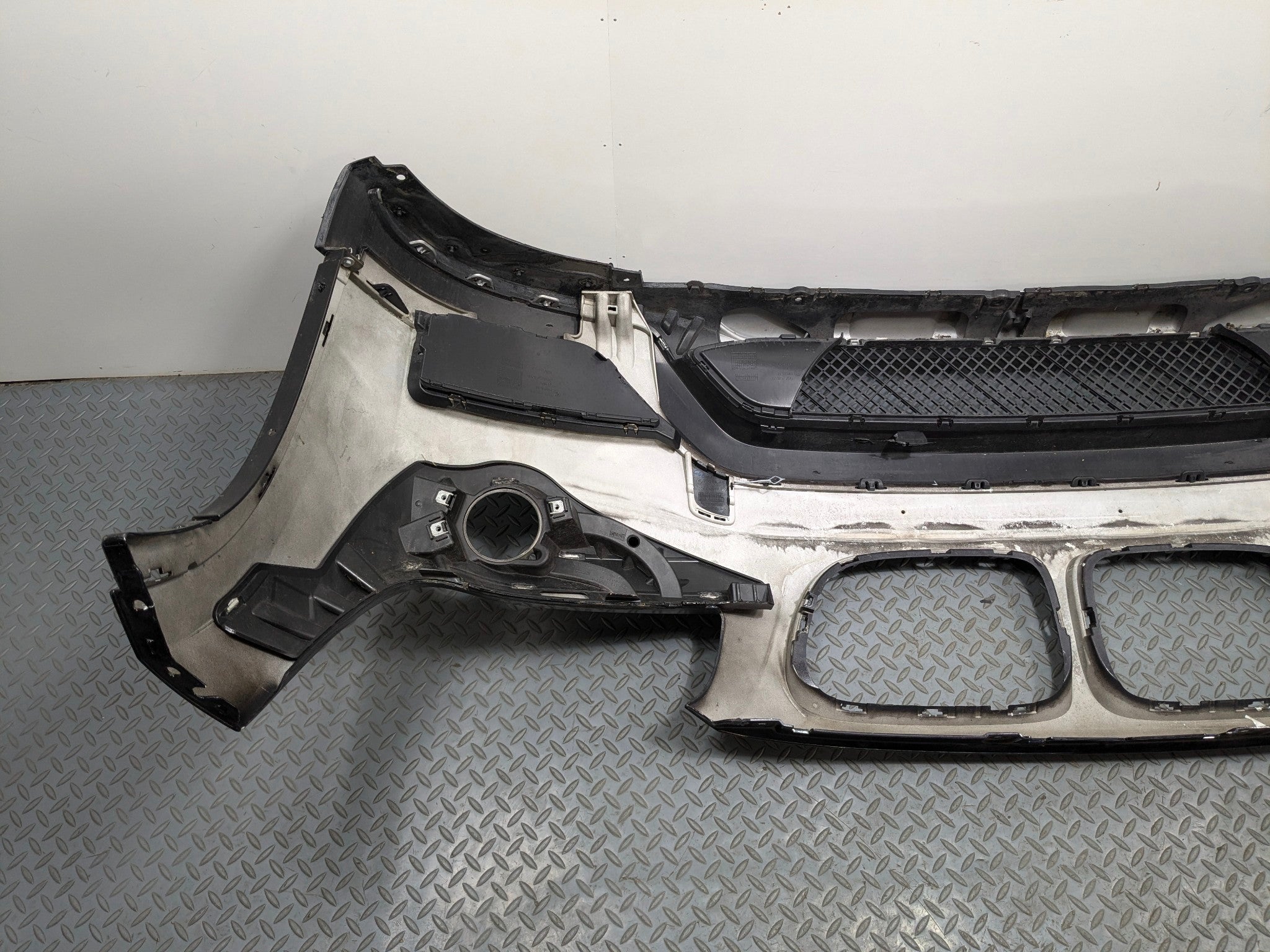 2013 - 2015 BMW X1 OEM FRONT BUMPER COVER PANEL ASSEMBLY BLACK