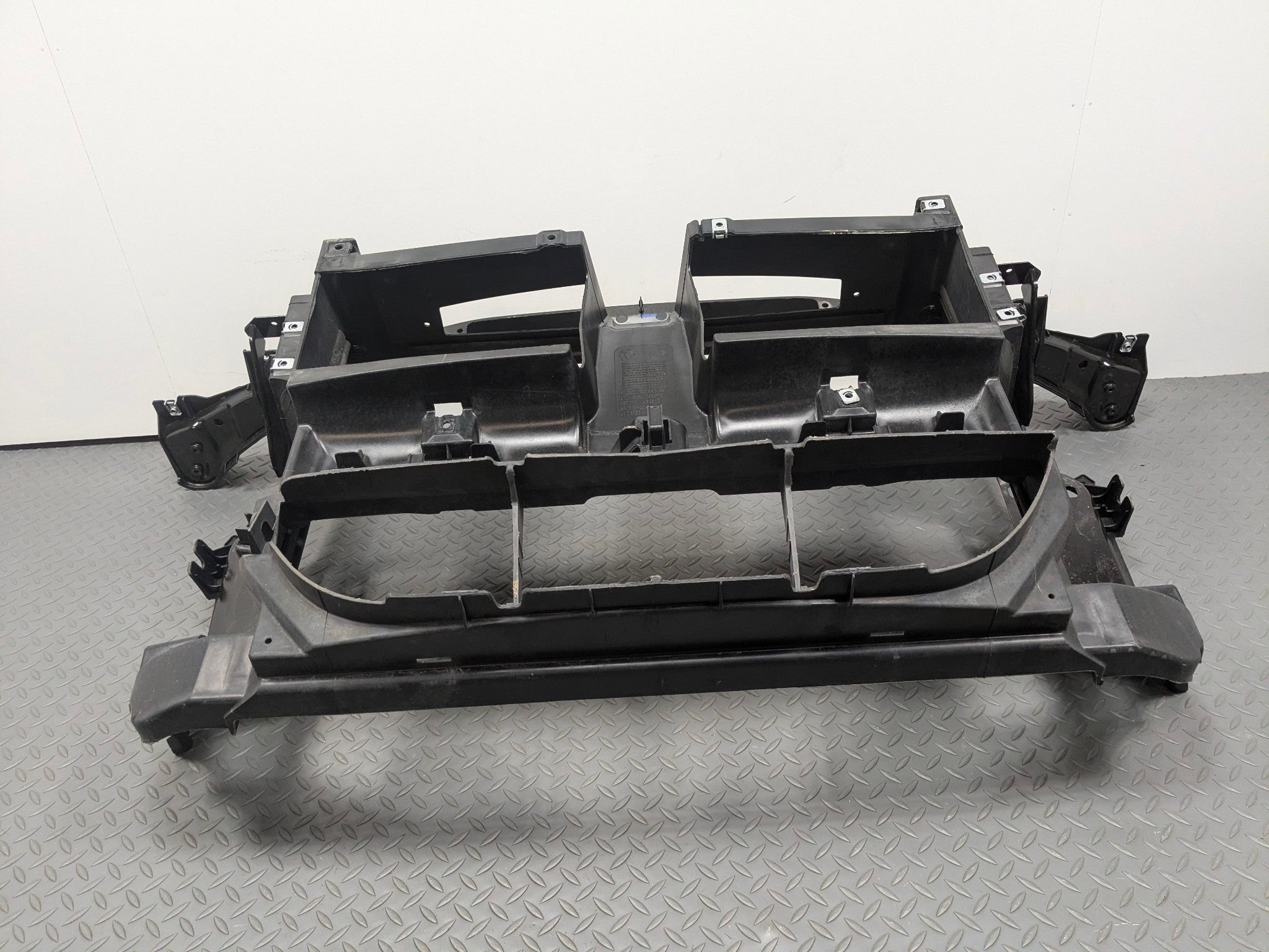 2013 - 2015 BMW X1 OEM HEADER PANEL RADIATOR CORE SUPPORT CLIP ASSEMBLY FRONT