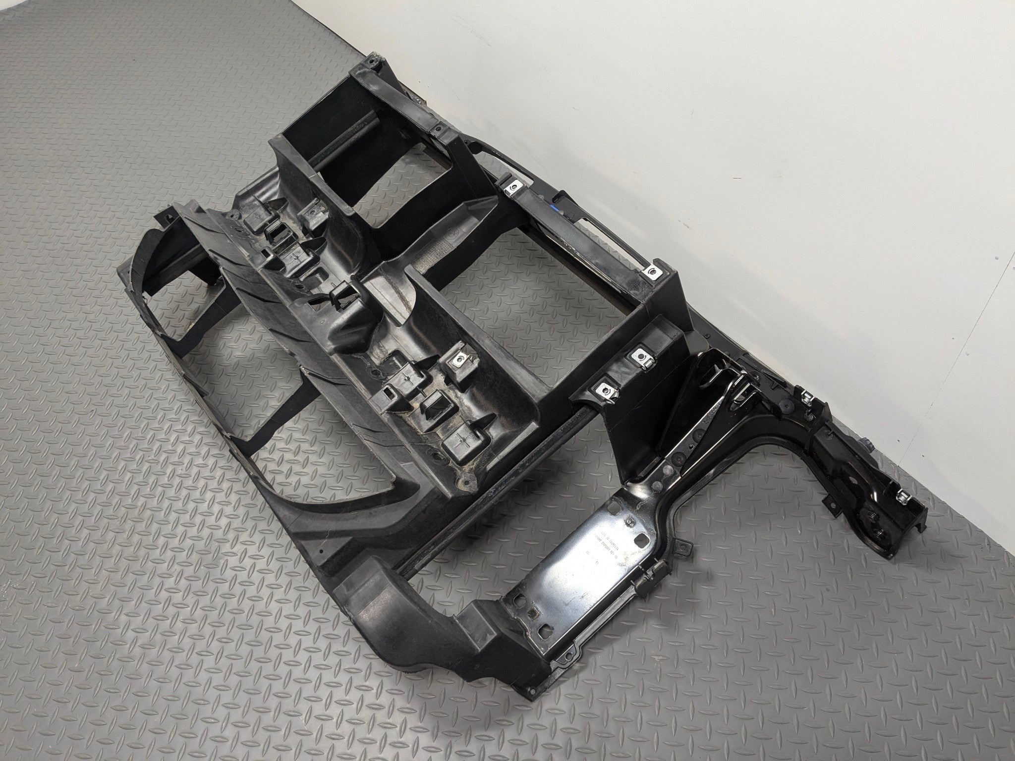 2013 - 2015 BMW X1 OEM HEADER PANEL RADIATOR CORE SUPPORT CLIP ASSEMBLY FRONT