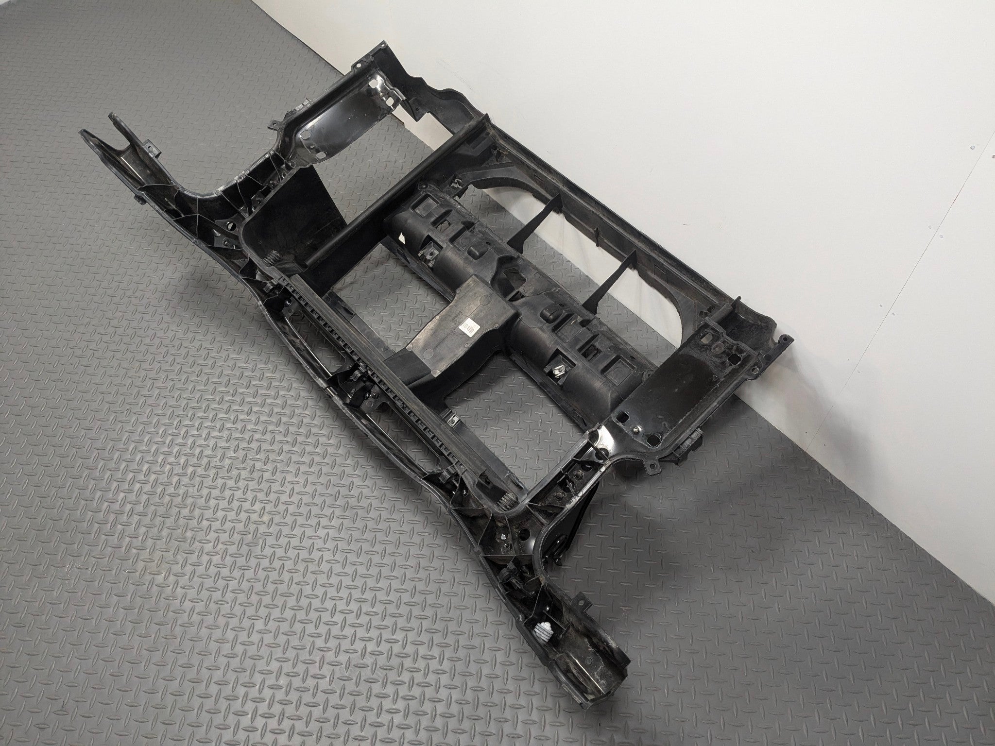 2013 - 2015 BMW X1 OEM HEADER PANEL RADIATOR CORE SUPPORT CLIP ASSEMBLY FRONT