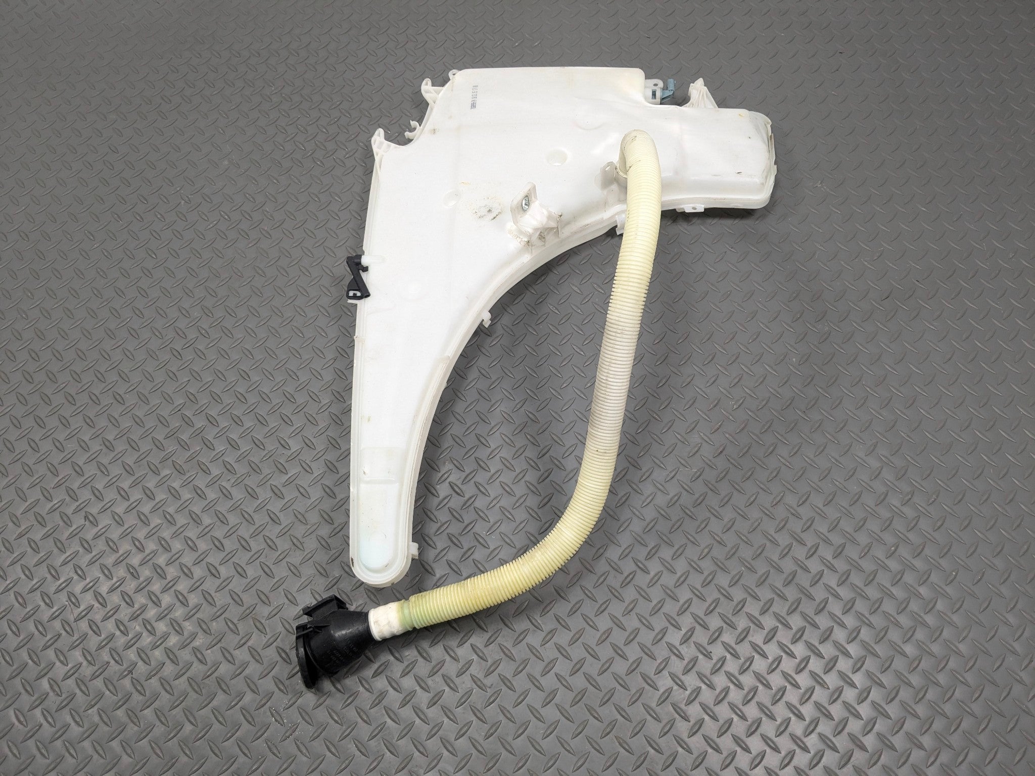 2013 - 2015 BMW X1 OEM FRONT WINDSHIELD WASHER BOTTLE FLUID RESERVOIR TANK
