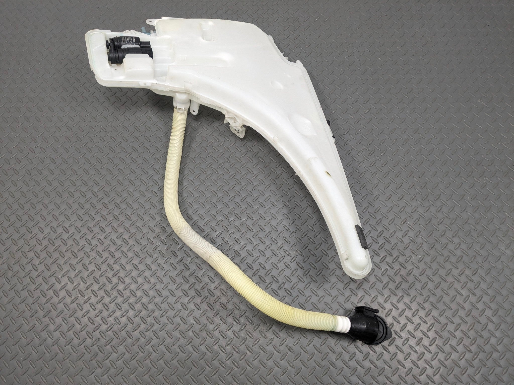 2013 - 2015 BMW X1 OEM FRONT WINDSHIELD WASHER BOTTLE FLUID RESERVOIR TANK