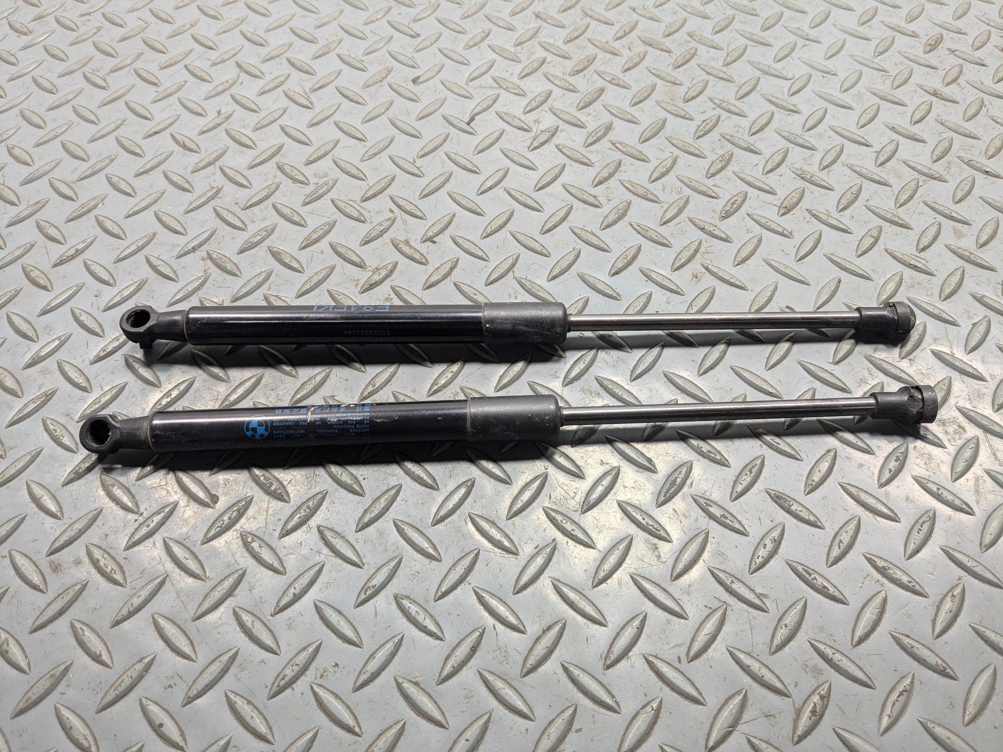 2013 - 2015 BMW X1 OEM FRONT HOOD BONNET SHOCK STRUT LIFT SUPPORT SET OF 2