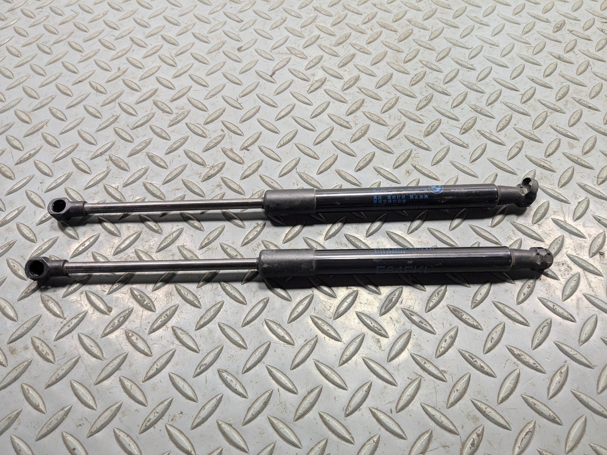 2013 - 2015 BMW X1 OEM FRONT HOOD BONNET SHOCK STRUT LIFT SUPPORT SET OF 2