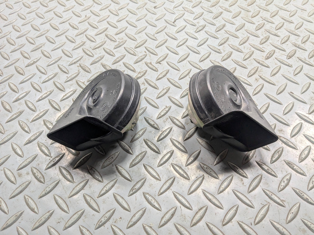 2013 - 2015 BMW X1 OEM LOW AND HIGH TONE PITCH NOTE SIGNAL HORN SET OF 2