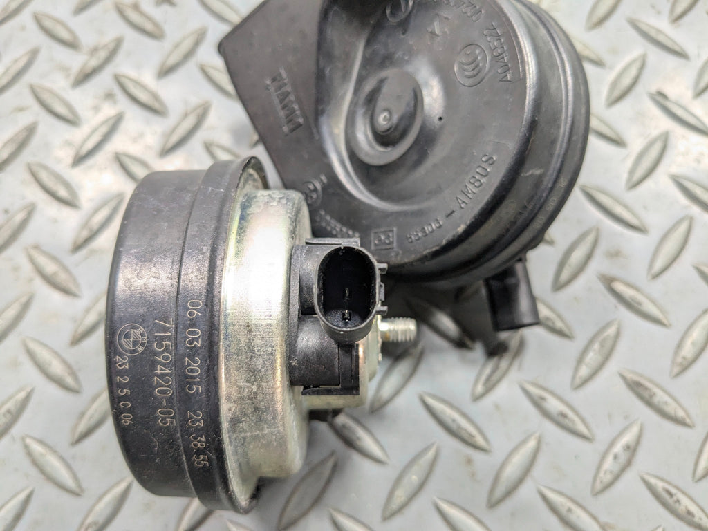 2013 - 2015 BMW X1 OEM LOW AND HIGH TONE PITCH NOTE SIGNAL HORN SET OF 2