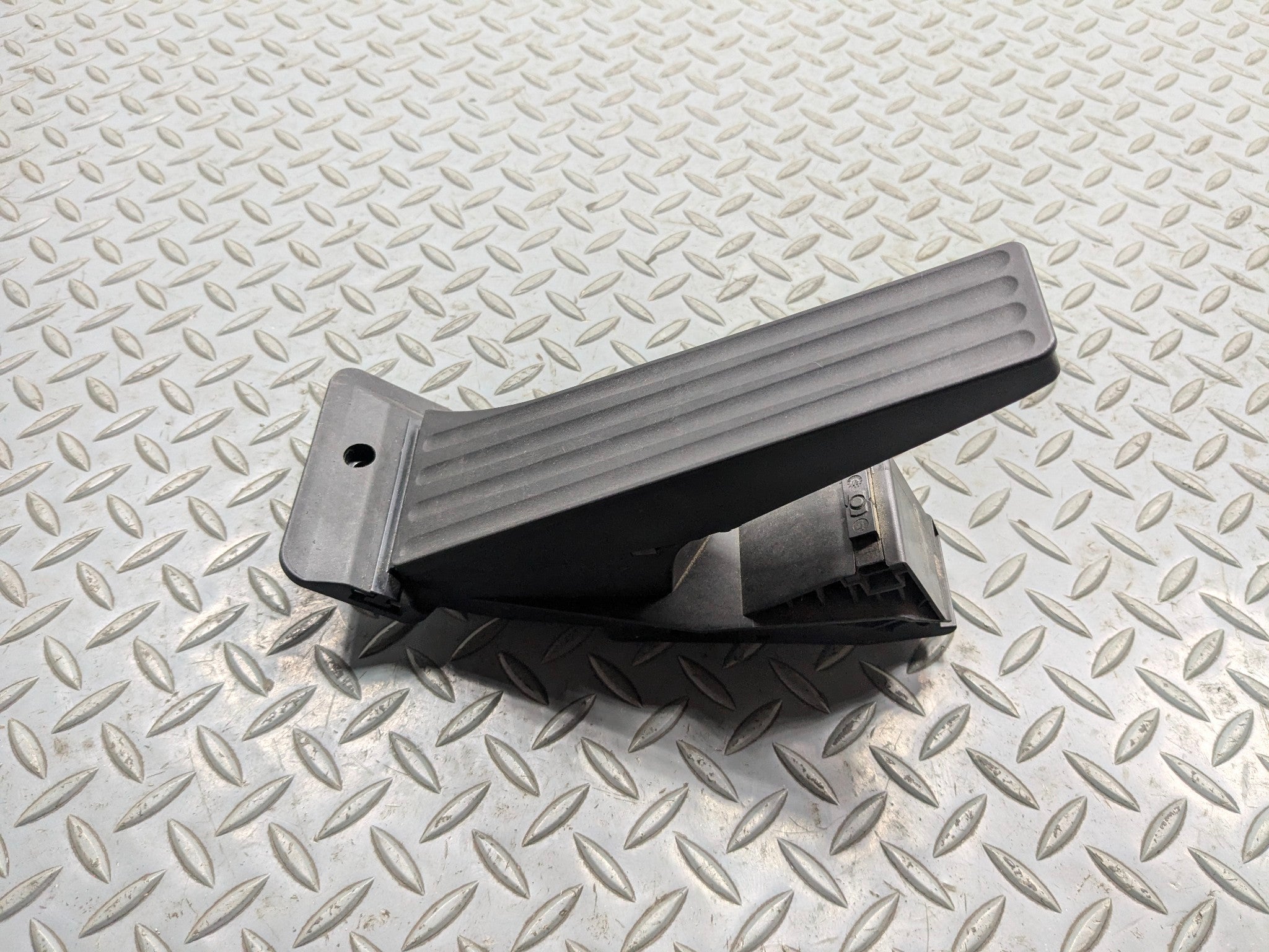 2013 - 2015 BMW X1 OEM GAS ACCELERATOR THROTTLE FOOT PEDAL SENSOR ASSEMBLY