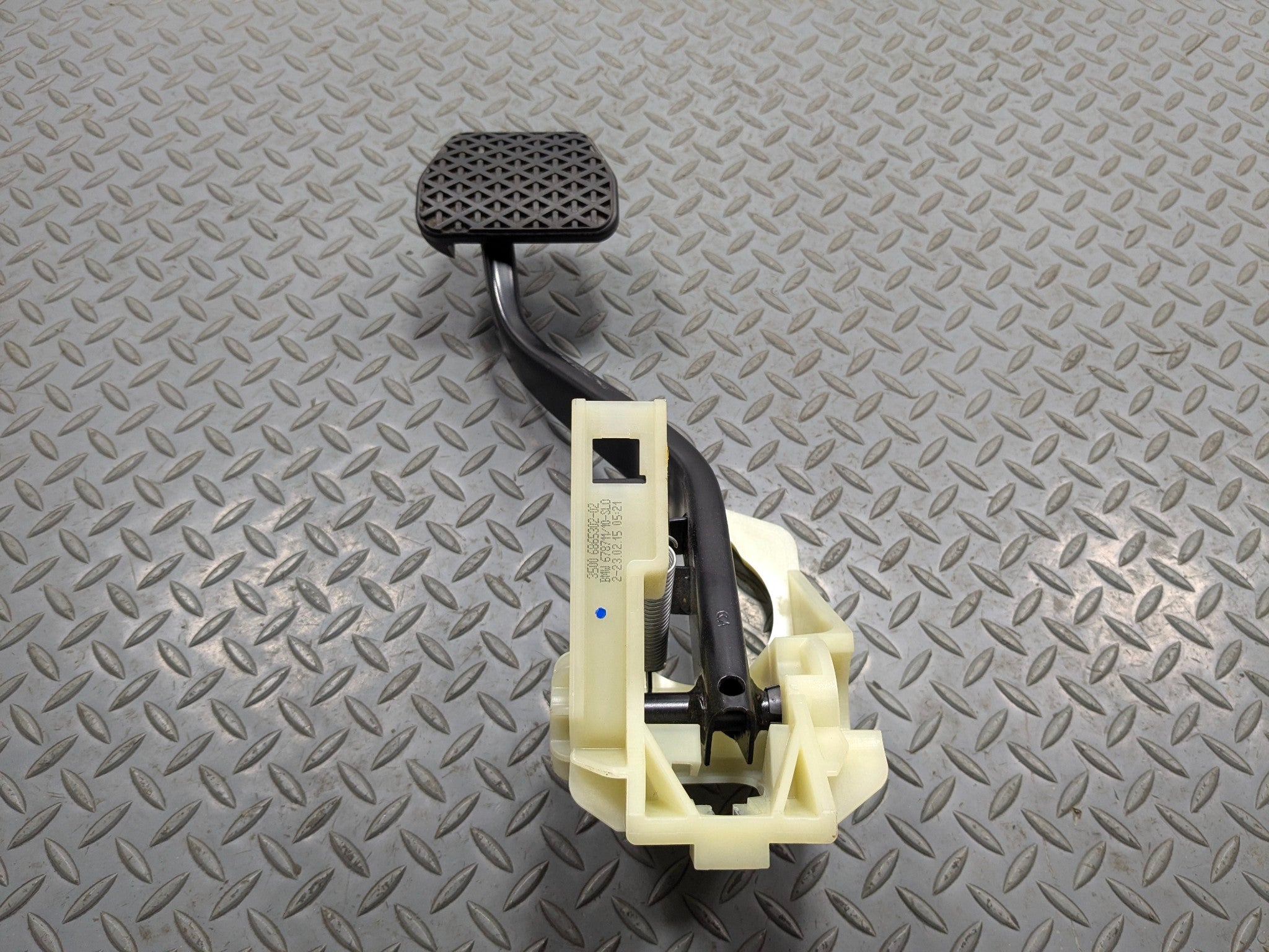 2013 - 2015 BMW X1 OEM FRONT BRAKE PEDAL WITH SUPPORT MOUNT BRACKET ASSEMBLY