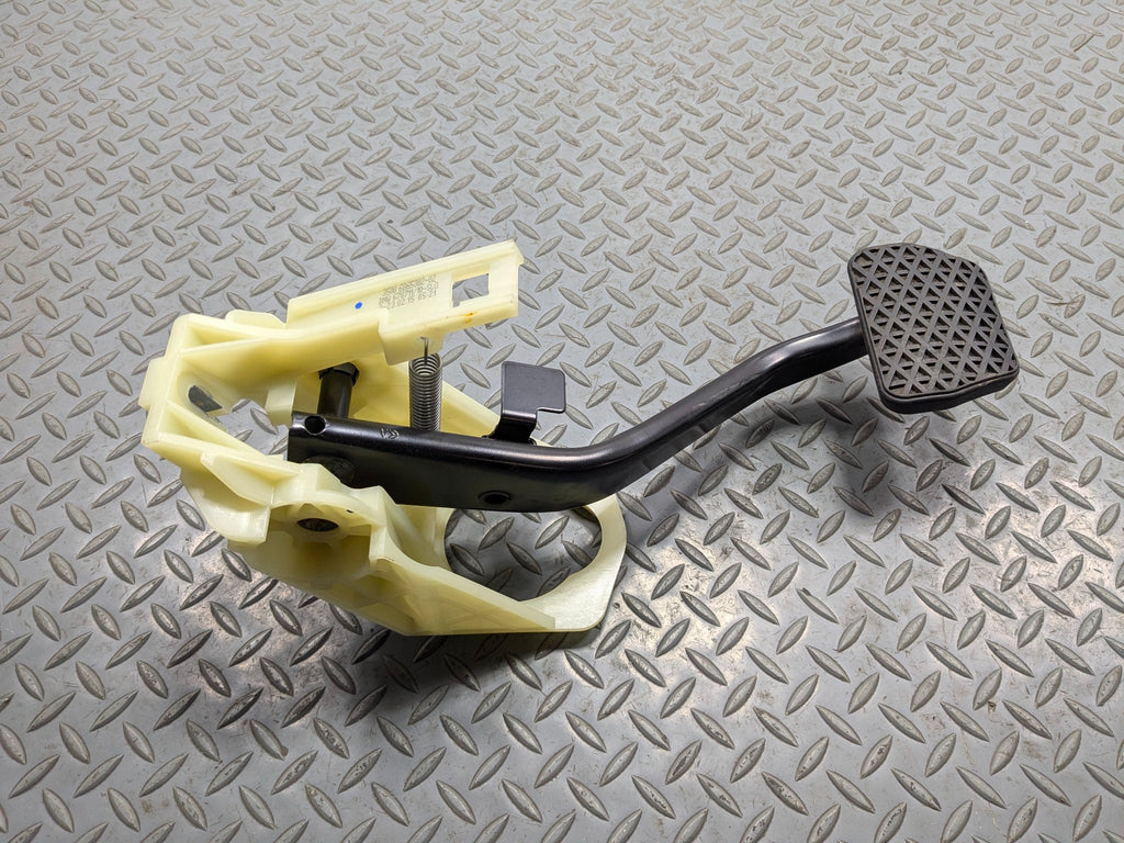 2013 - 2015 BMW X1 OEM FRONT BRAKE PEDAL WITH SUPPORT MOUNT BRACKET ASSEMBLY