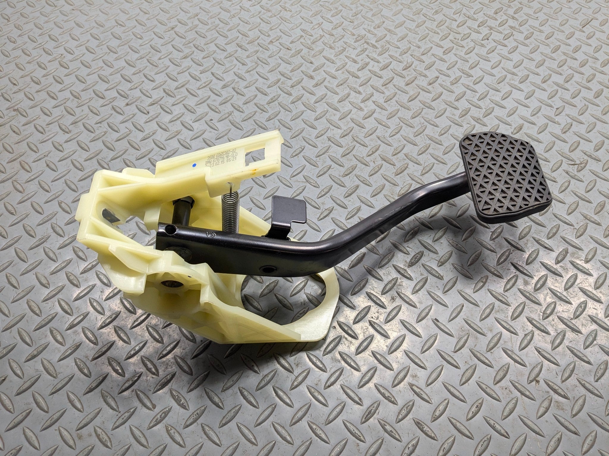 2013 - 2015 BMW X1 OEM FRONT BRAKE PEDAL WITH SUPPORT MOUNT BRACKET ASSEMBLY