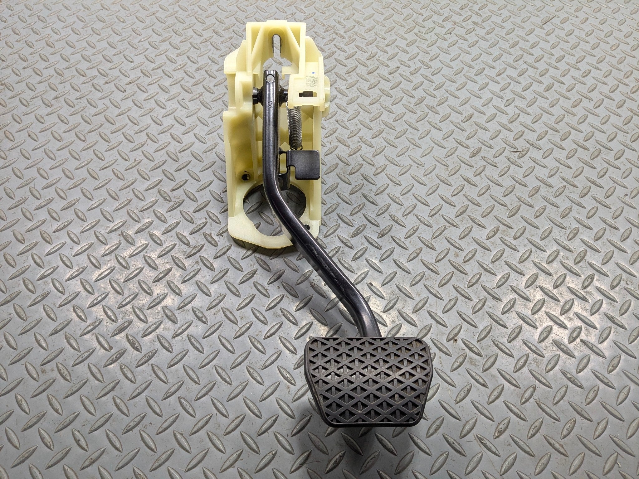 2013 - 2015 BMW X1 OEM FRONT BRAKE PEDAL WITH SUPPORT MOUNT BRACKET ASSEMBLY