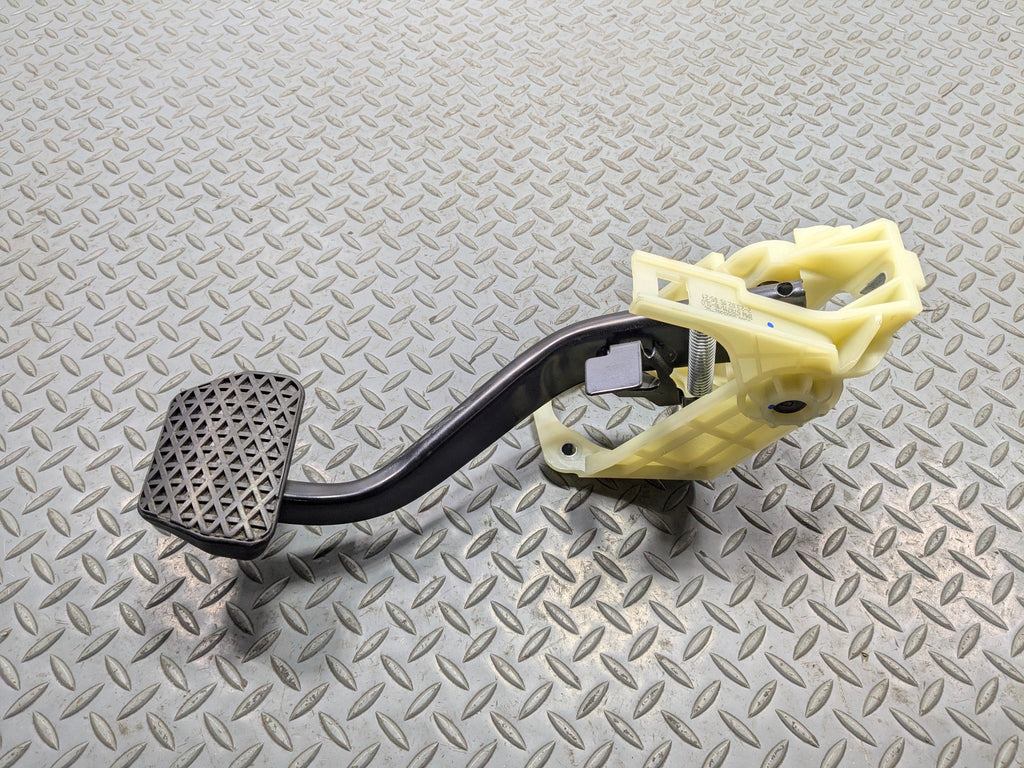2013 - 2015 BMW X1 OEM FRONT BRAKE PEDAL WITH SUPPORT MOUNT BRACKET ASSEMBLY