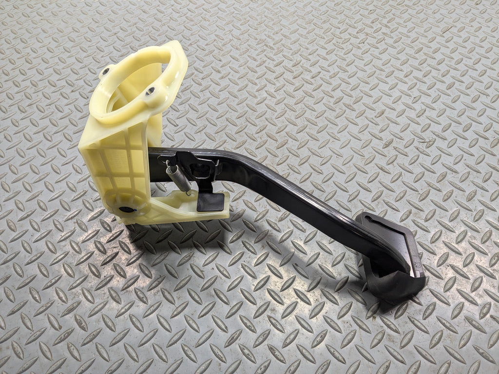 2013 - 2015 BMW X1 OEM FRONT BRAKE PEDAL WITH SUPPORT MOUNT BRACKET ASSEMBLY