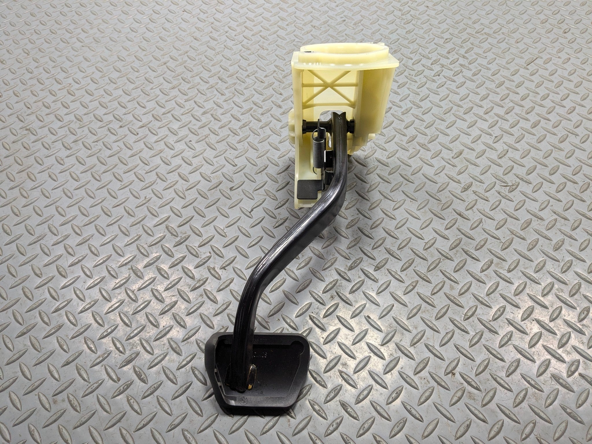 2013 - 2015 BMW X1 OEM FRONT BRAKE PEDAL WITH SUPPORT MOUNT BRACKET ASSEMBLY