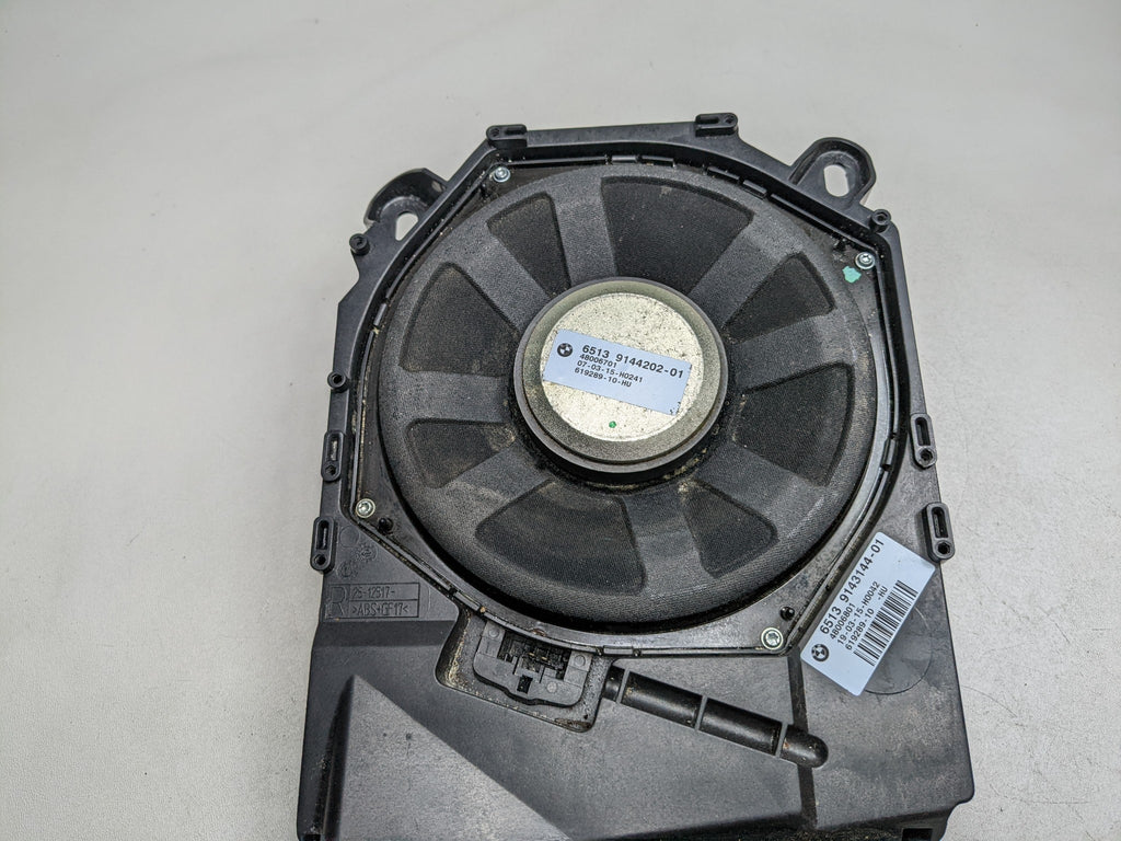 2013 - 2015 BMW X1 OEM AUDIO BASE SUBWOOFER SPEAKER FRONT RIGHT PASSENGER SIDE