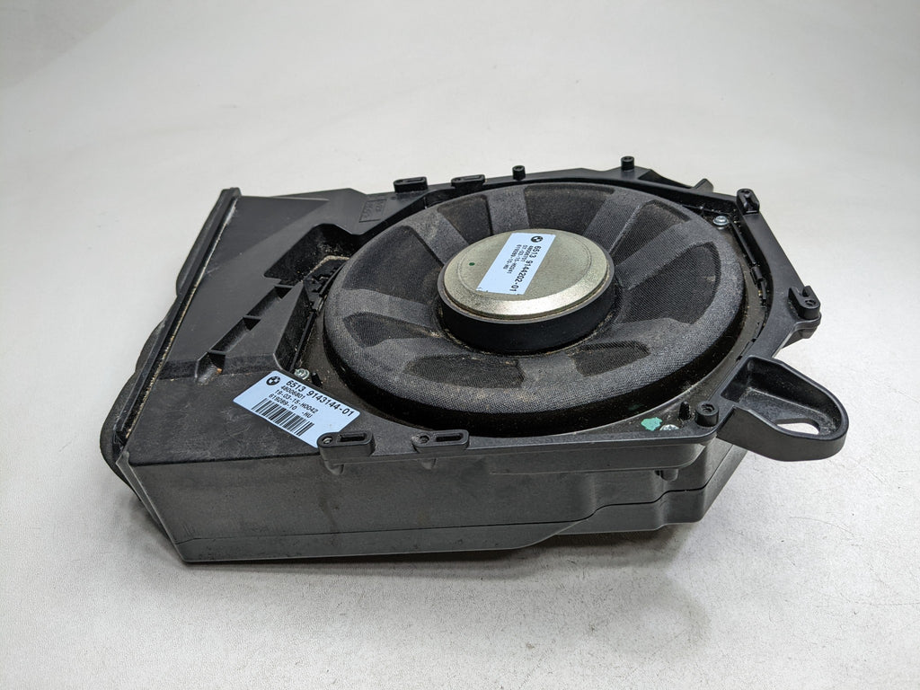 2013 - 2015 BMW X1 OEM AUDIO BASE SUBWOOFER SPEAKER FRONT RIGHT PASSENGER SIDE