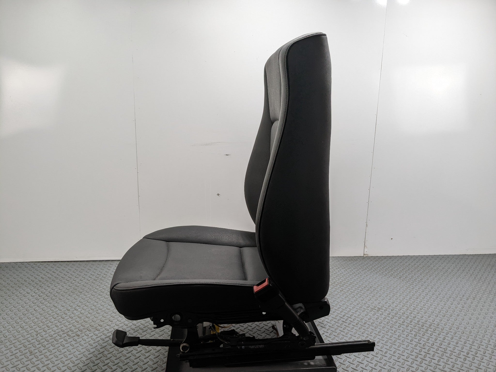 2013 - 2015 BMW X1 OEM SEAT BLACK LEATHER WITH BUCKLE FRONT RIGHT PASSENGER SIDE