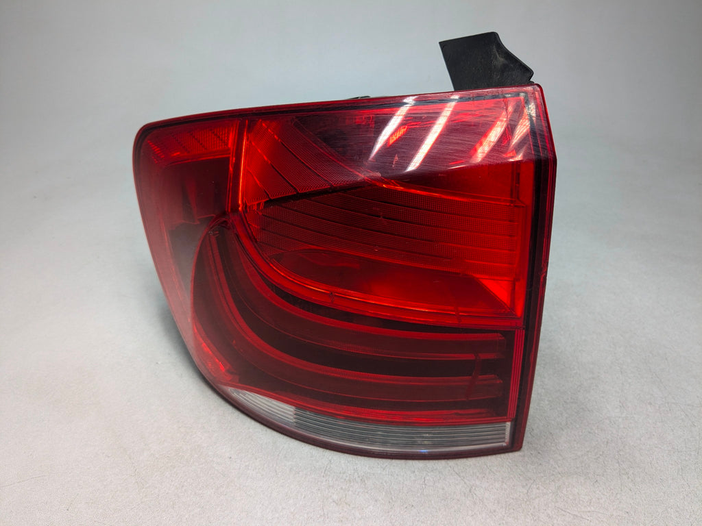 2013 - 2015 BMW X1 OEM OUTER TAIL LIGHT ASSEMBLY QUARTER MOUNTED REAR LEFT SIDE