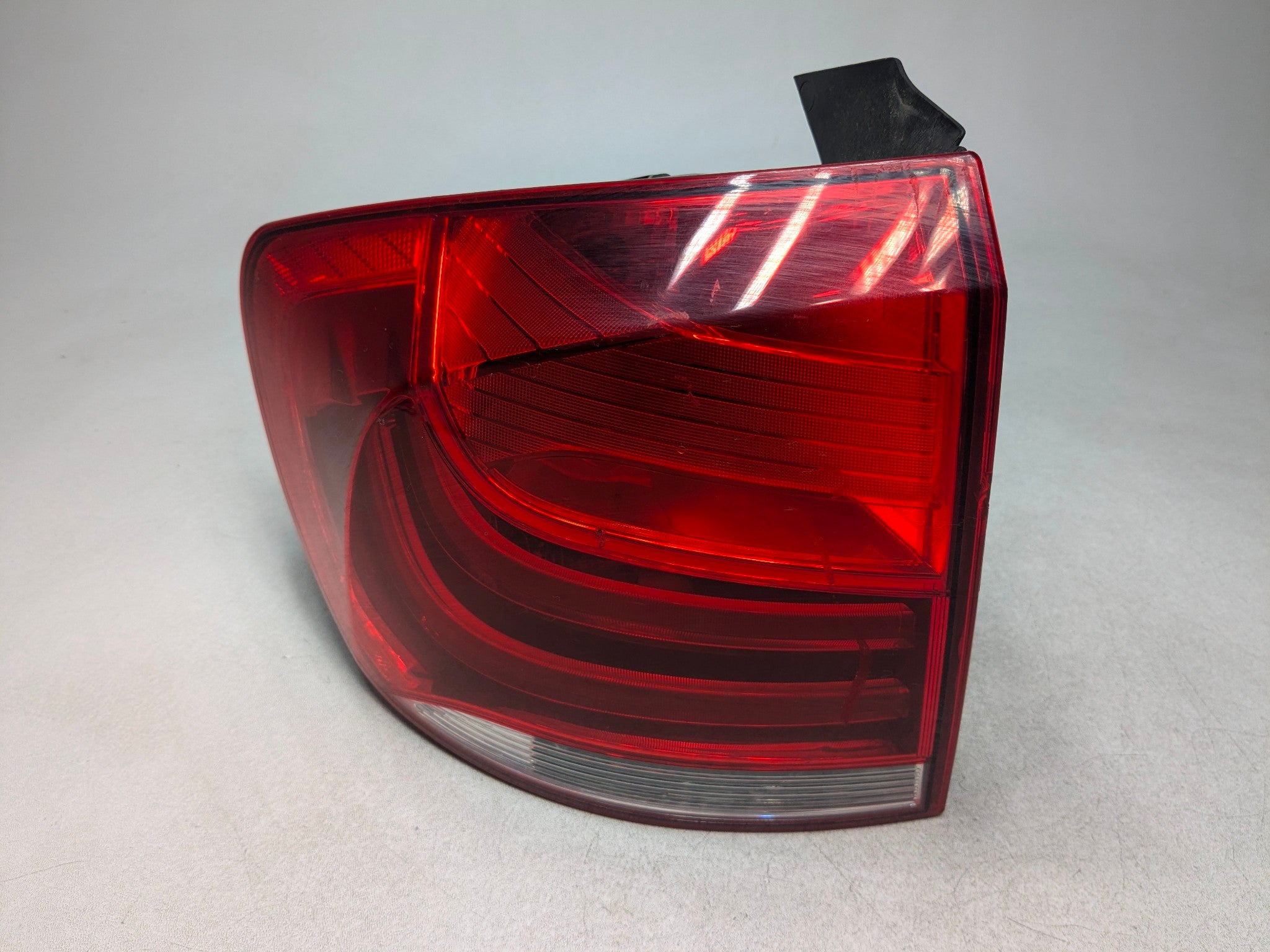 2013 - 2015 BMW X1 OEM OUTER TAIL LIGHT ASSEMBLY QUARTER MOUNTED REAR LEFT SIDE