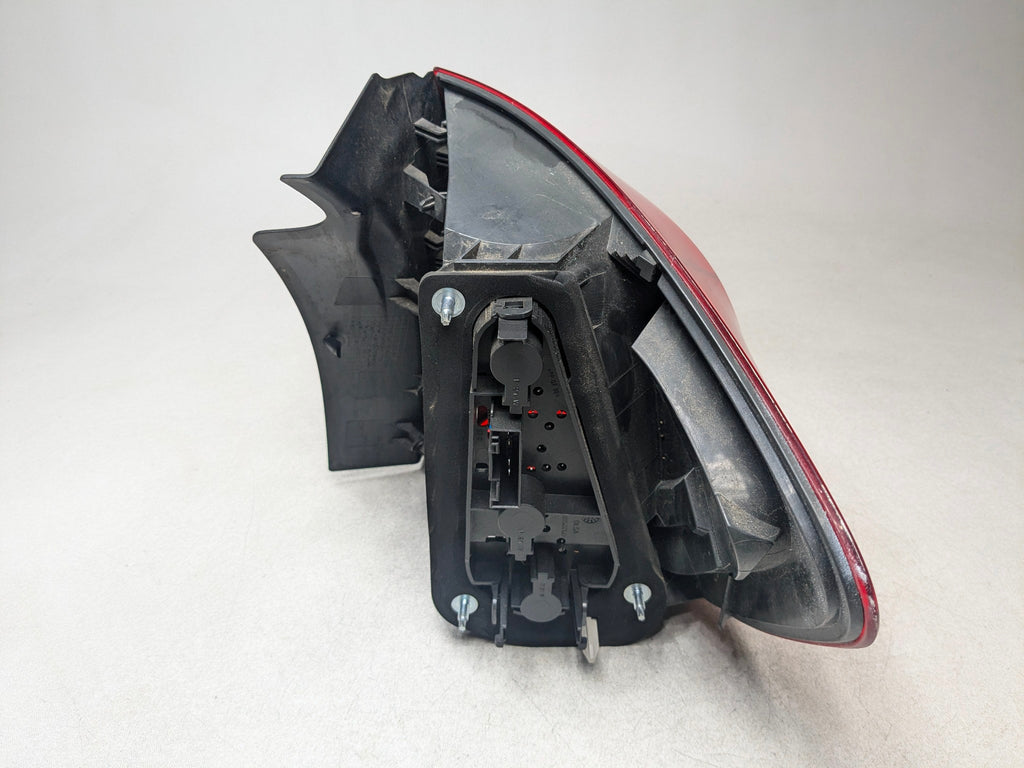 2013 - 2015 BMW X1 OEM OUTER TAIL LIGHT ASSEMBLY QUARTER MOUNTED REAR LEFT SIDE