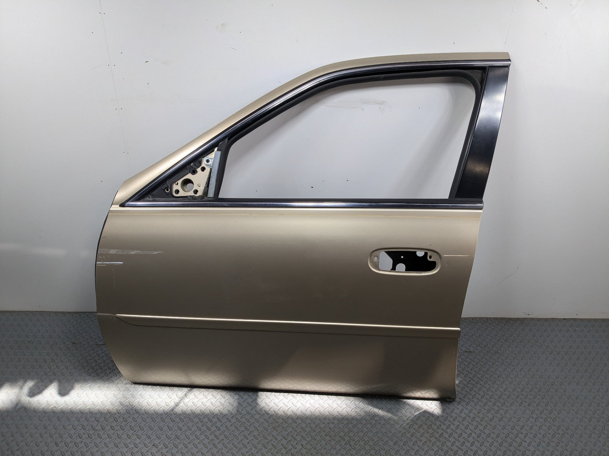 2000 - 2005 CADILLAC DEVILLE OEM DOOR SHELL PANEL LIGHT CASHMERE FRONT LEFT SIDE