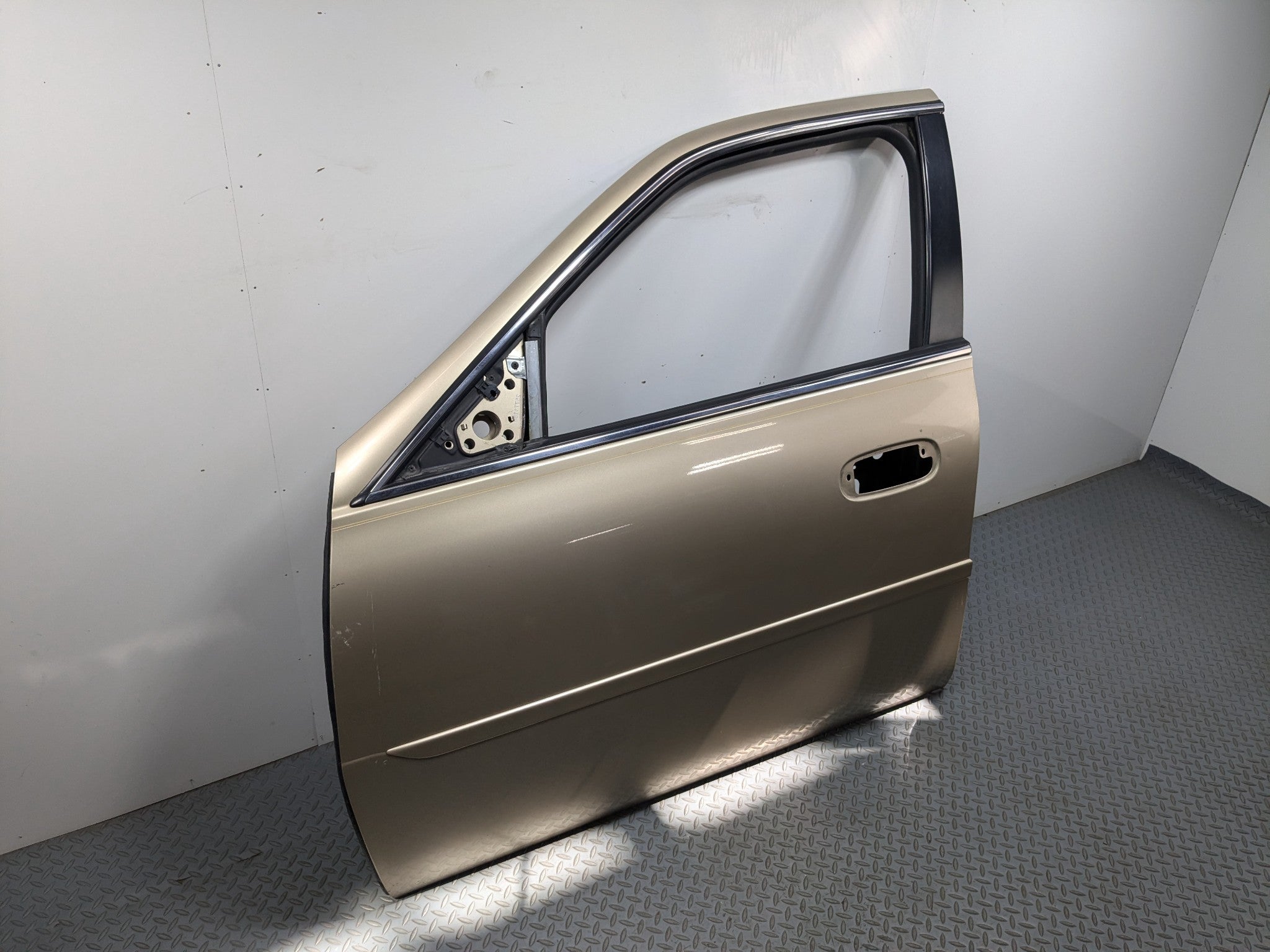 2000 - 2005 CADILLAC DEVILLE OEM DOOR SHELL PANEL LIGHT CASHMERE FRONT LEFT SIDE