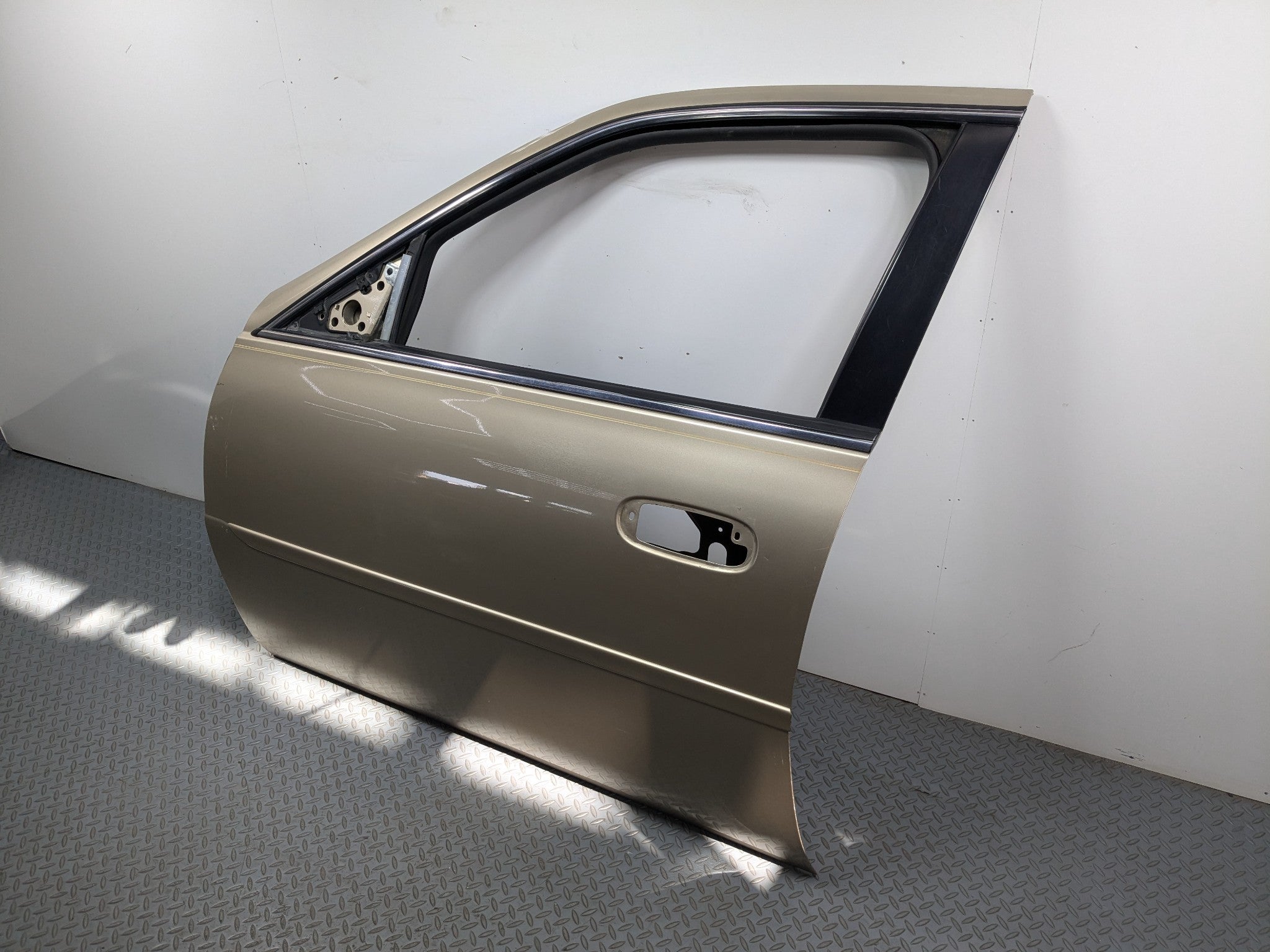 2000 - 2005 CADILLAC DEVILLE OEM DOOR SHELL PANEL LIGHT CASHMERE FRONT LEFT SIDE