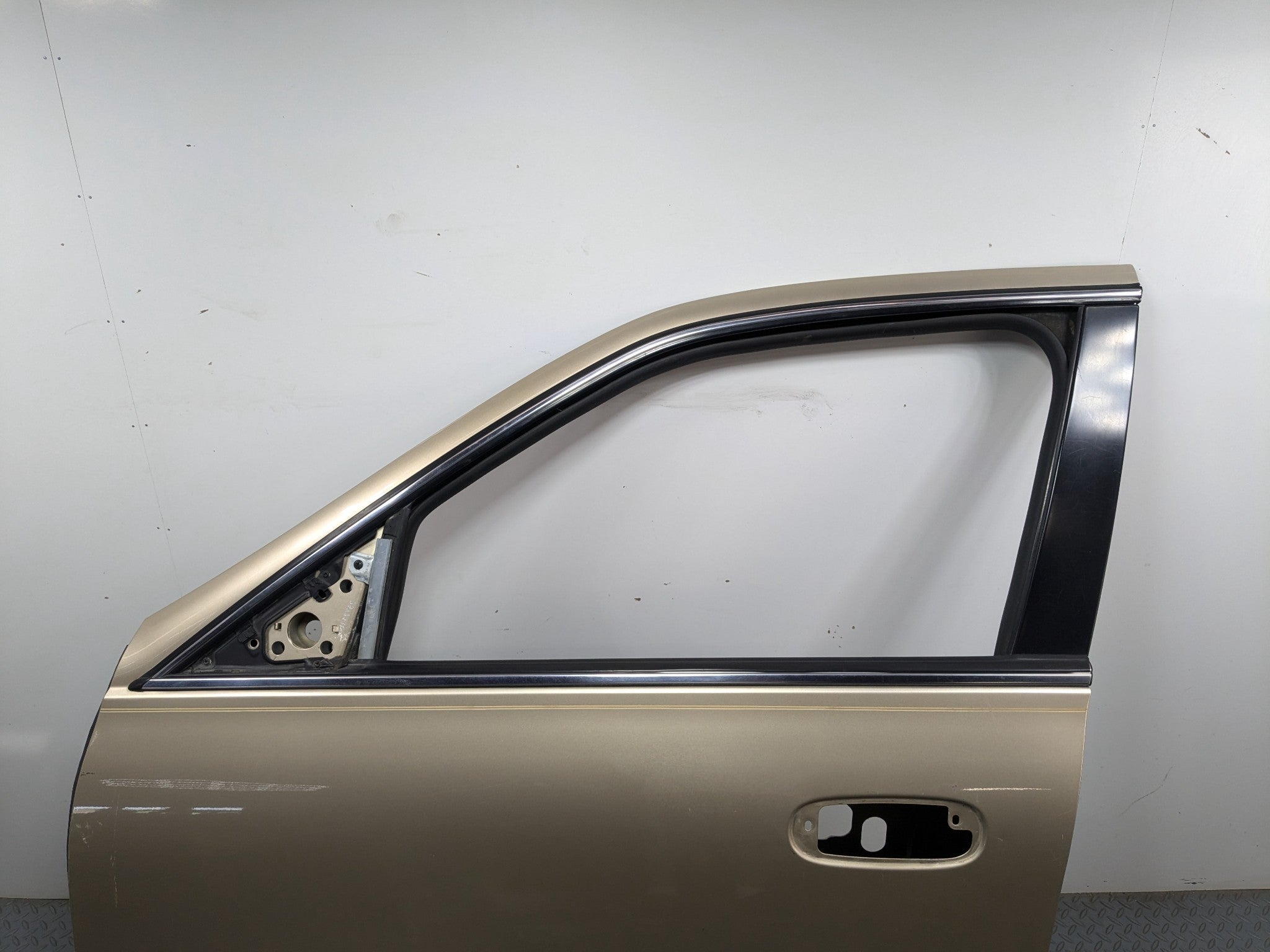 2000 - 2005 CADILLAC DEVILLE OEM DOOR SHELL PANEL LIGHT CASHMERE FRONT LEFT SIDE
