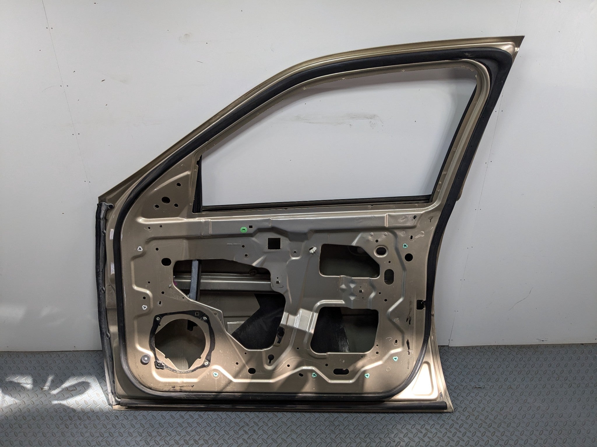 00 - 05 CADILLAC DEVILLE OEM DOOR SHELL PANEL LIGHT CASHMERE FRONT RIGHT SIDE