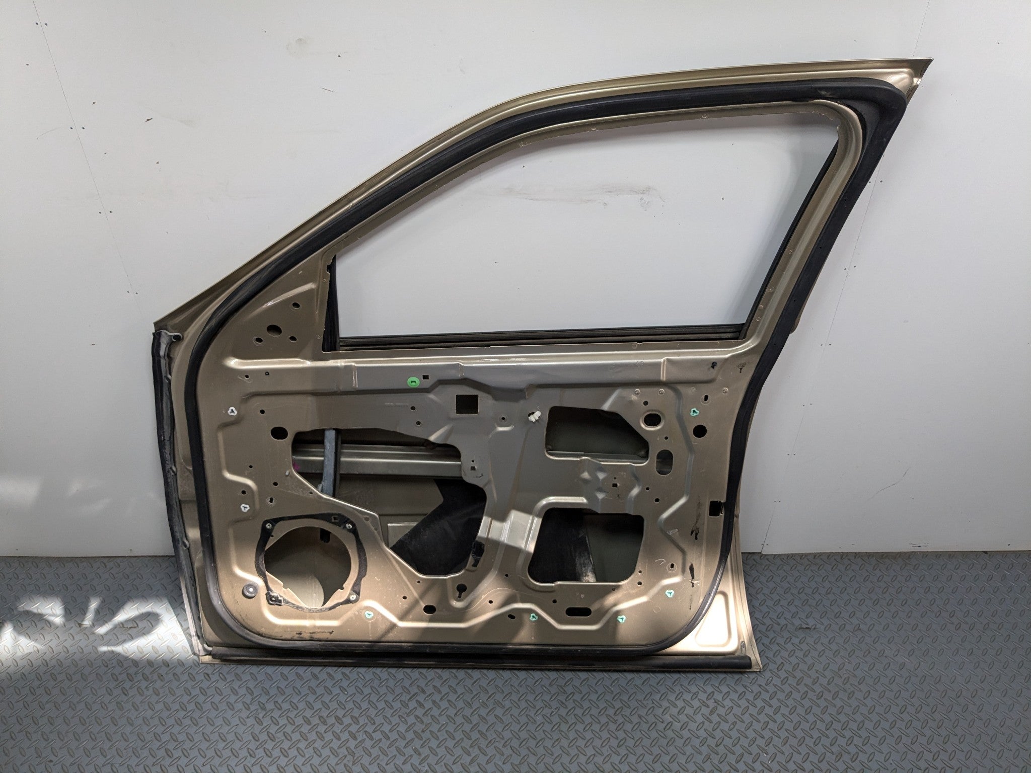 00 - 05 CADILLAC DEVILLE OEM DOOR SHELL PANEL LIGHT CASHMERE FRONT RIGHT SIDE