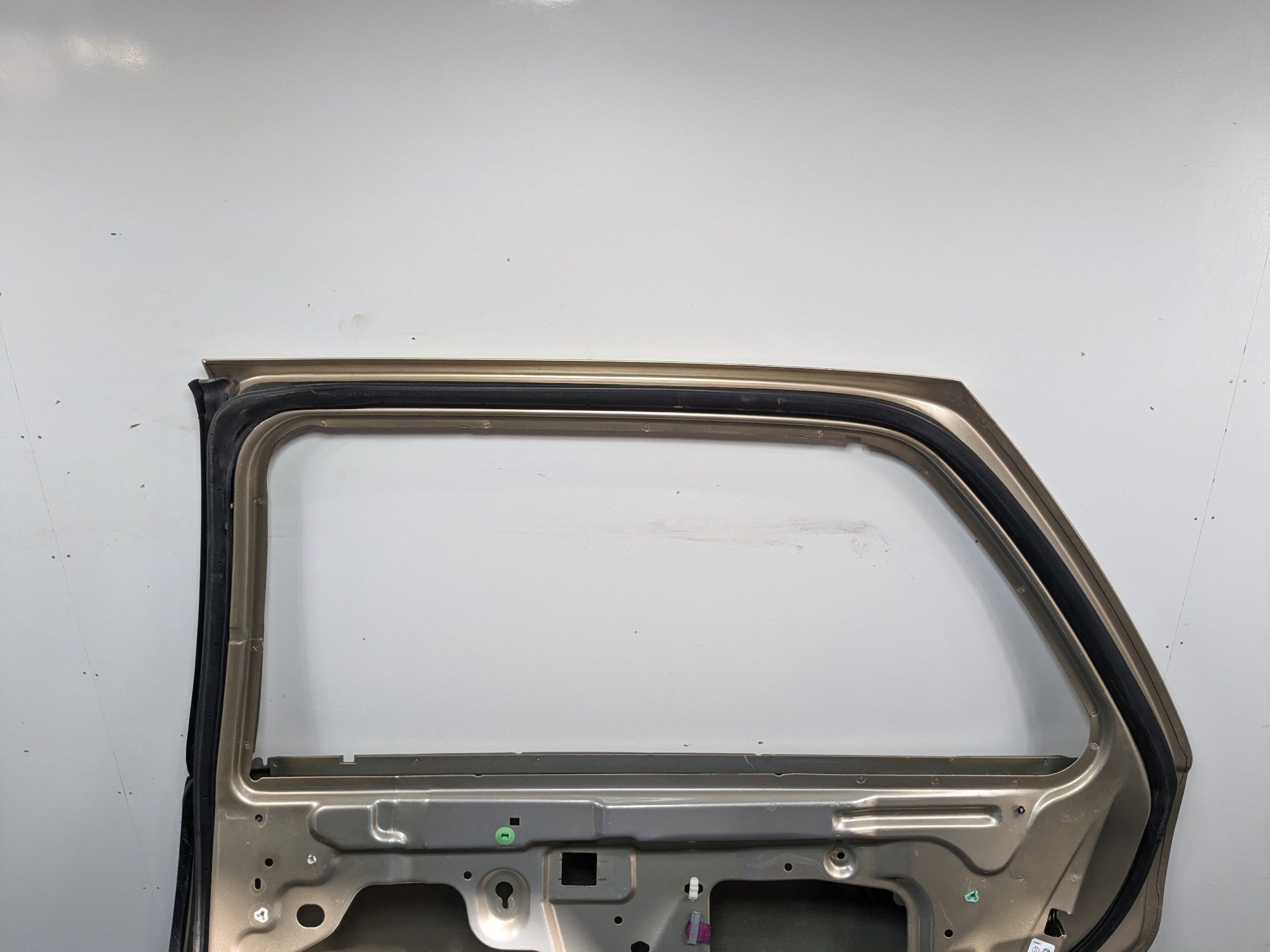 2000 - 2005 CADILLAC DEVILLE OEM DOOR SHELL PANEL LIGHT CASHMERE REAR RIGHT SIDE