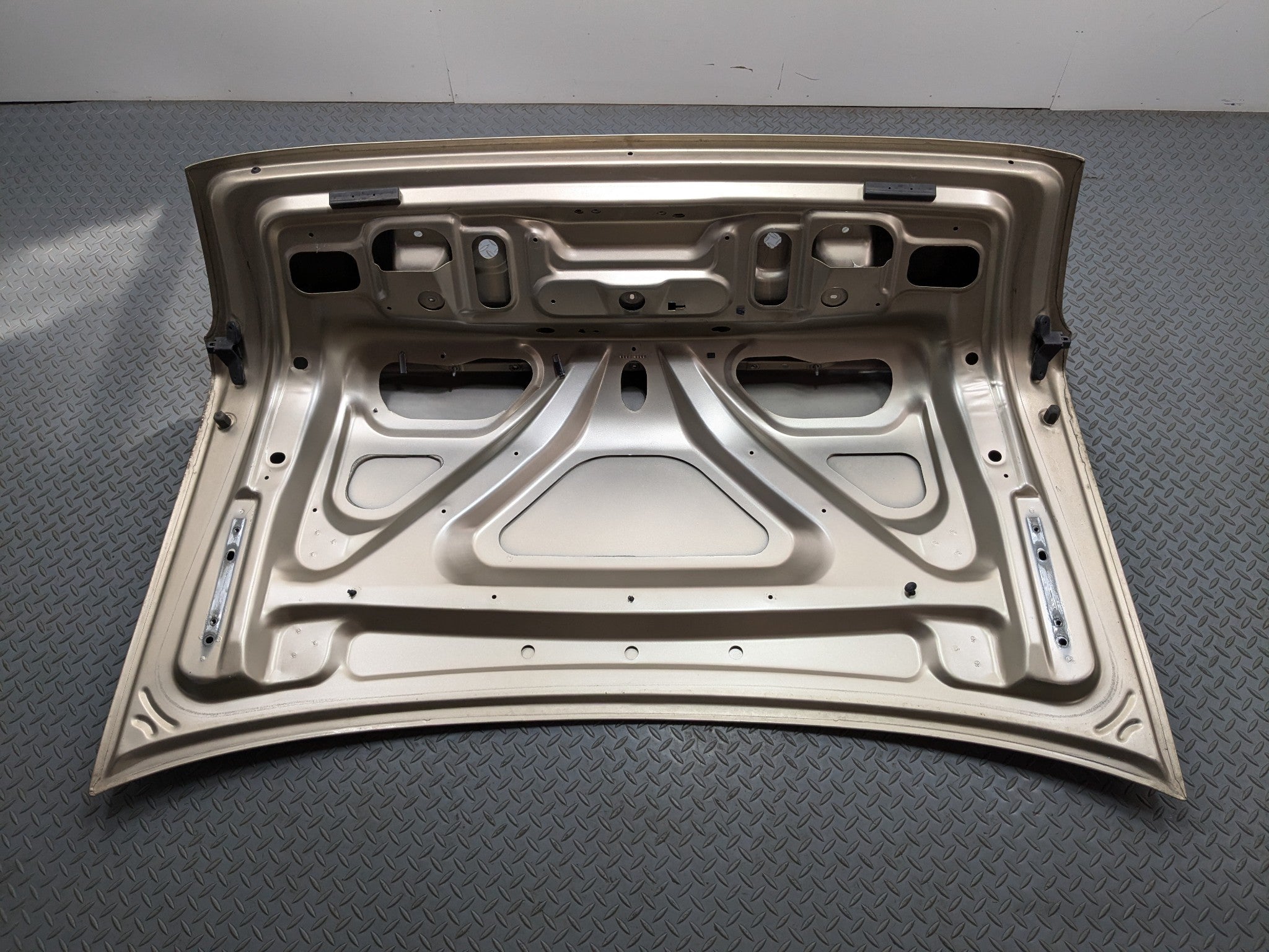 2000 - 2005 CADILLAC DEVILLE OEM REAR TRUNK DECK LID SHELL COVER PANEL ASSEMBLY