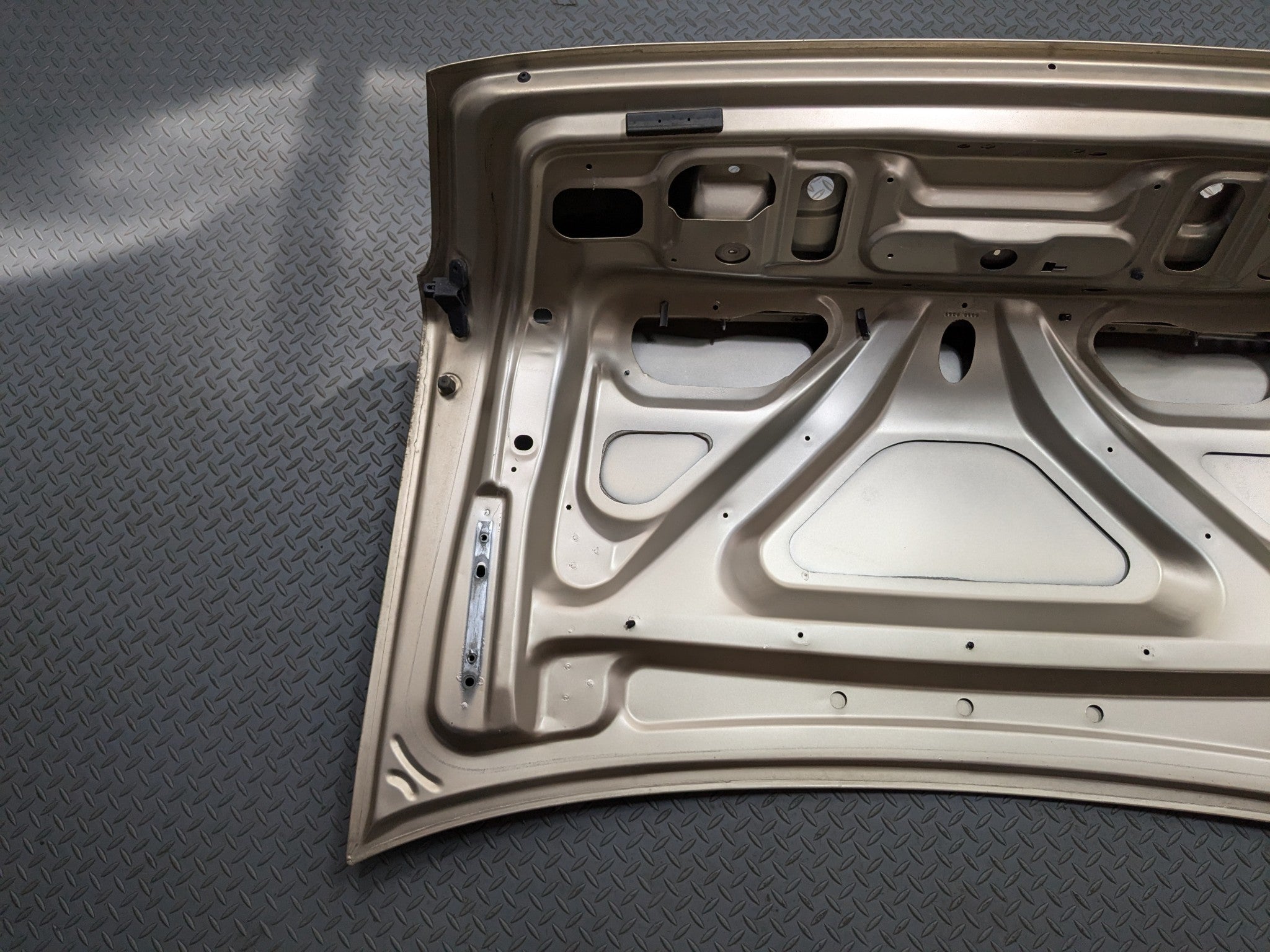 2000 - 2005 CADILLAC DEVILLE OEM REAR TRUNK DECK LID SHELL COVER PANEL ASSEMBLY