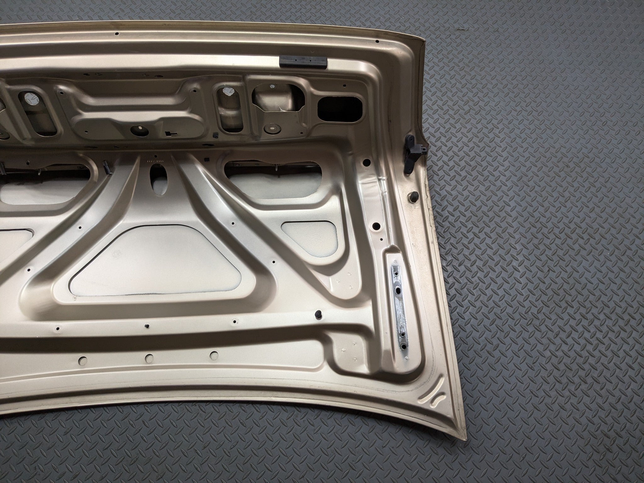 2000 - 2005 CADILLAC DEVILLE OEM REAR TRUNK DECK LID SHELL COVER PANEL ASSEMBLY