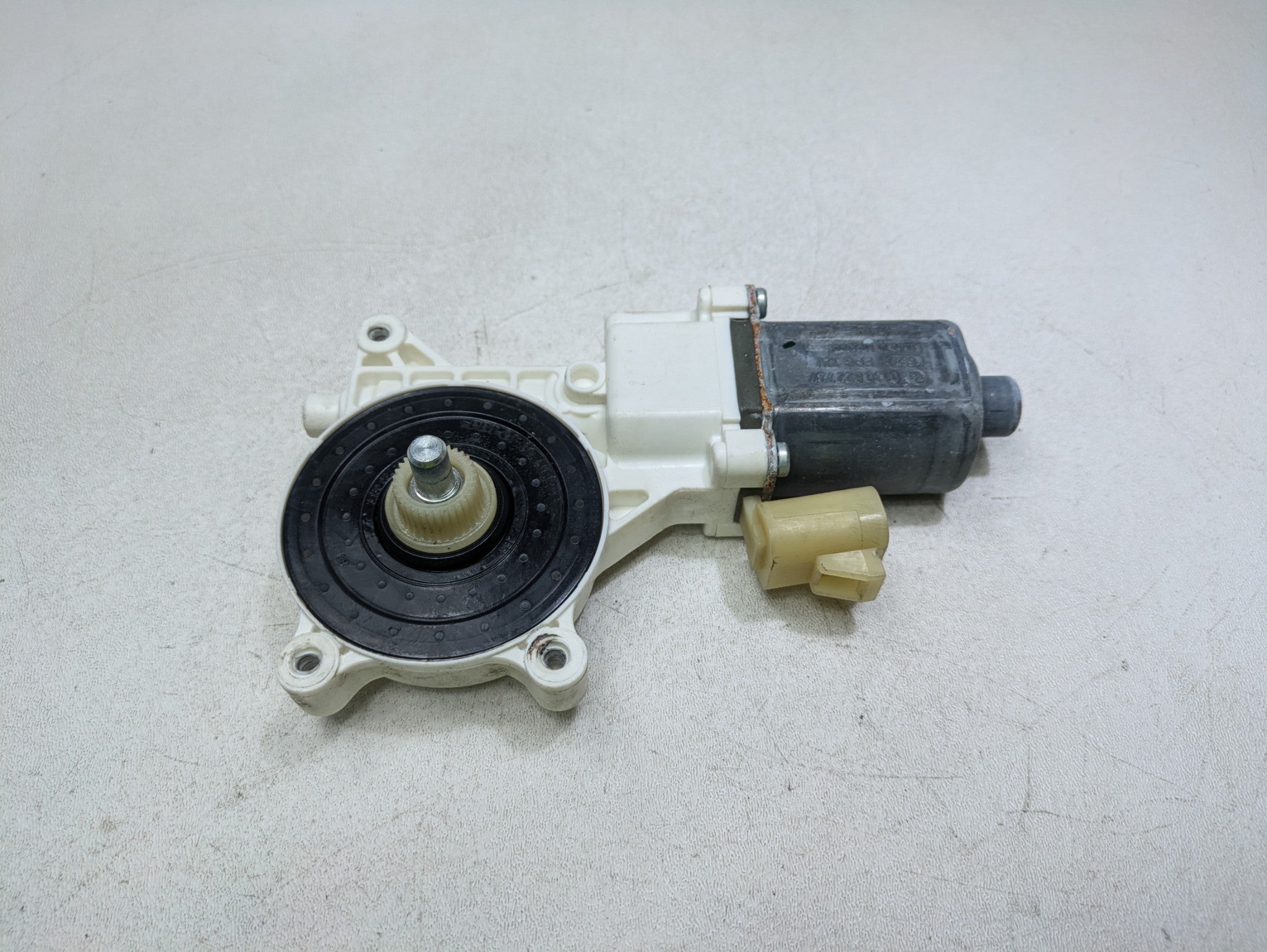 2000 - 2005 CADILLAC DEVILLE OEM POWER WINDOW MOTOR ASSEMBLY REAR RIGHT SIDE