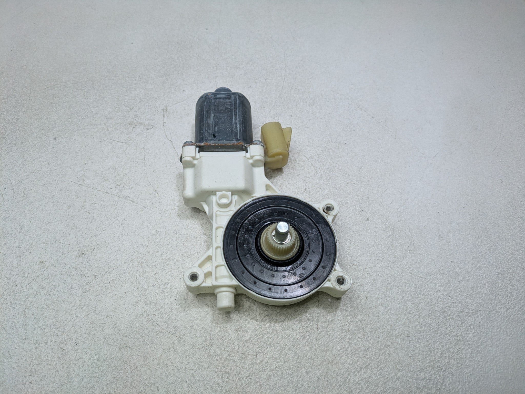 2000 - 2005 CADILLAC DEVILLE OEM POWER WINDOW MOTOR ASSEMBLY REAR RIGHT SIDE
